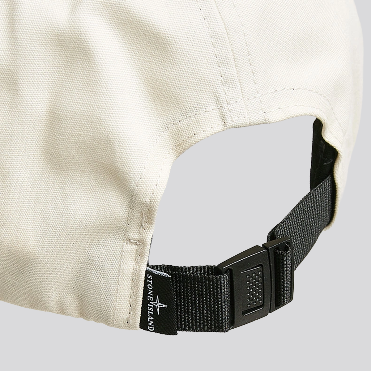 Gorra Crema Stone Island Embroidered Logo