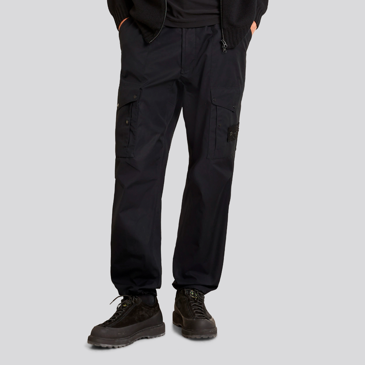 Pantalón Negro Stone Island Cargo Logo Patch Ghost