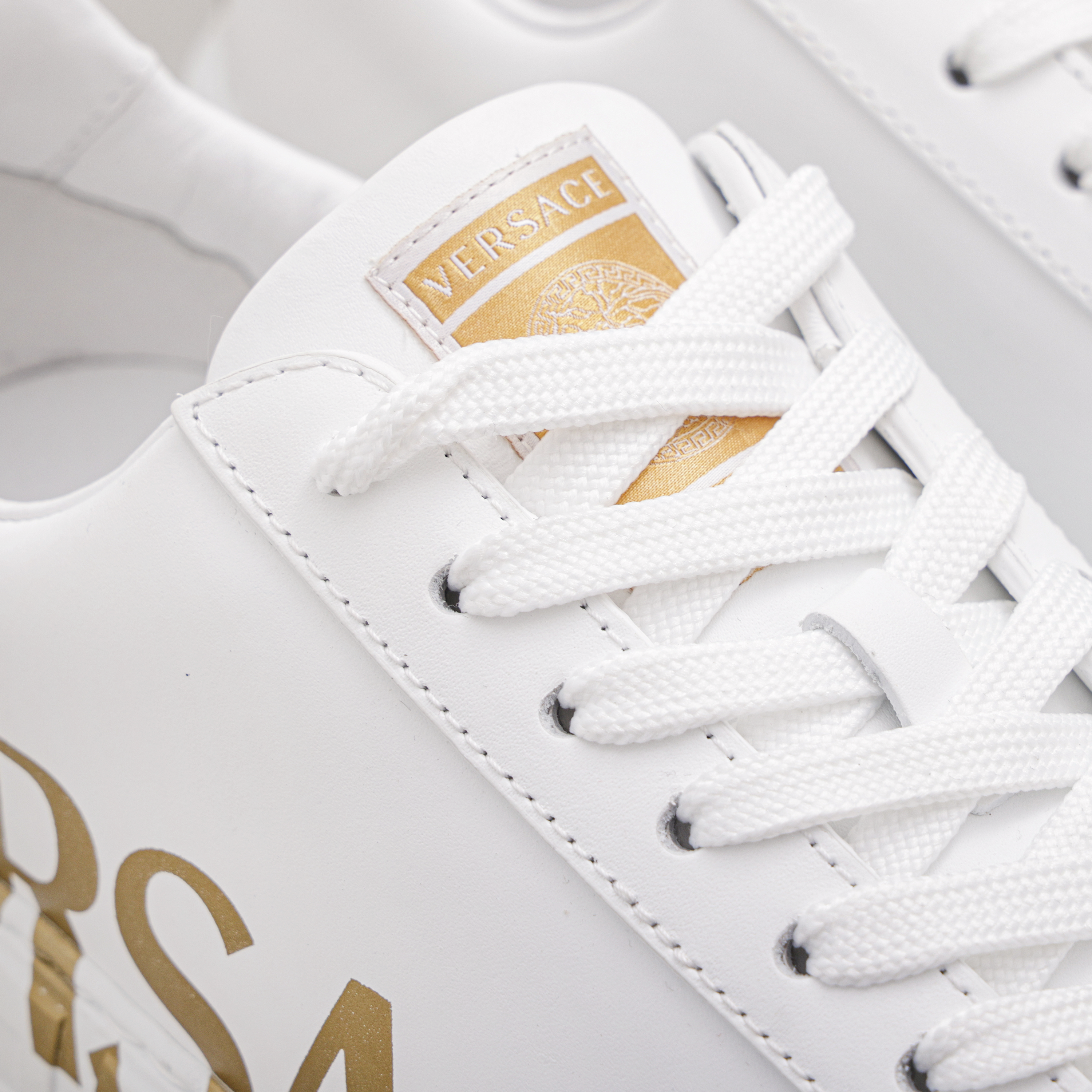 Sneakers Blanco Versace Gold Logo La Greca