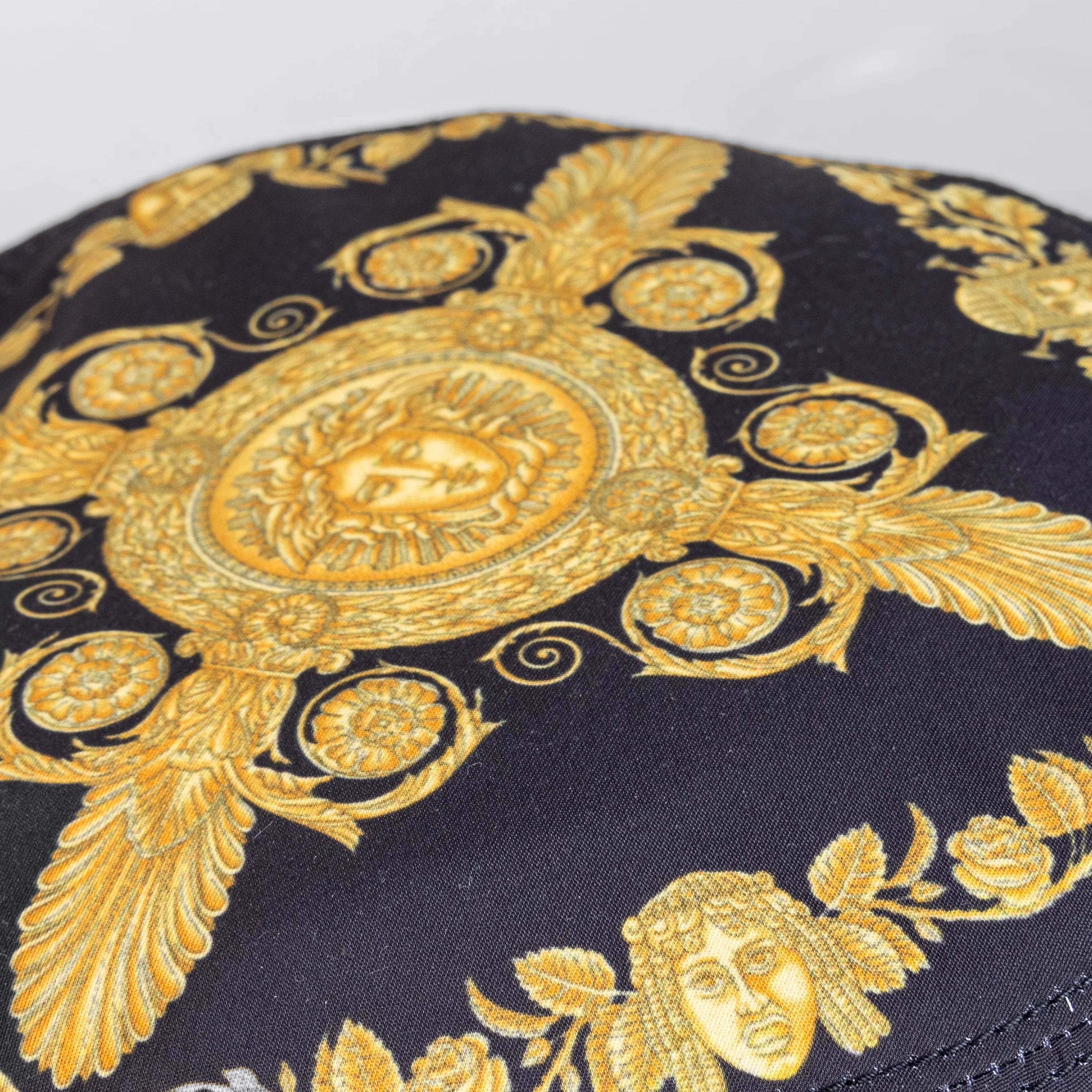Gorro Negro Versace Medusa