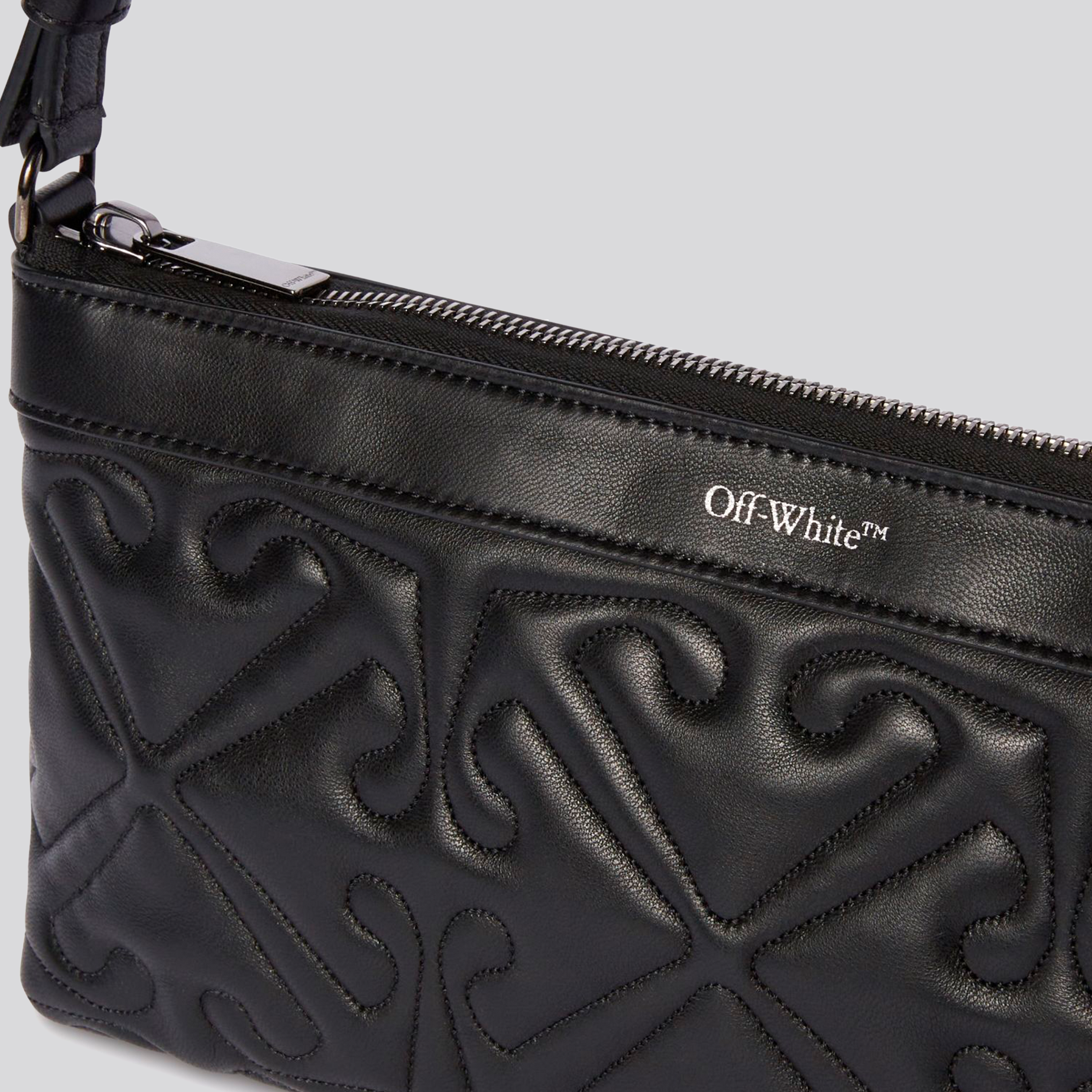 Cartera Negra Off-White Arrow Monogram