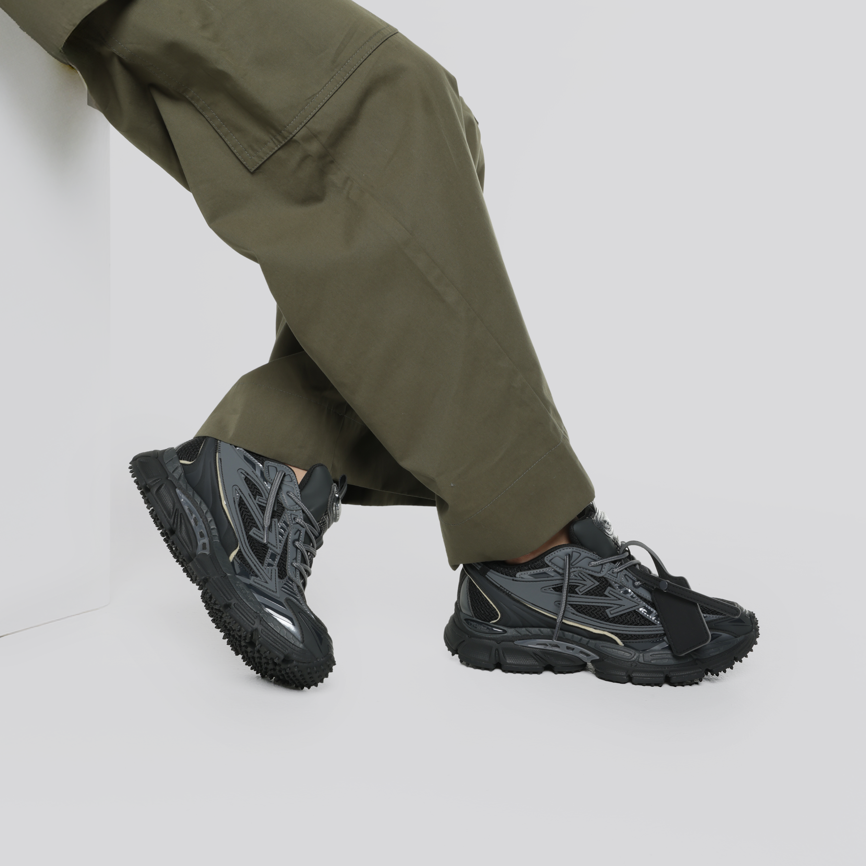 Sneakers Negros Off-White "Be Right Back" W