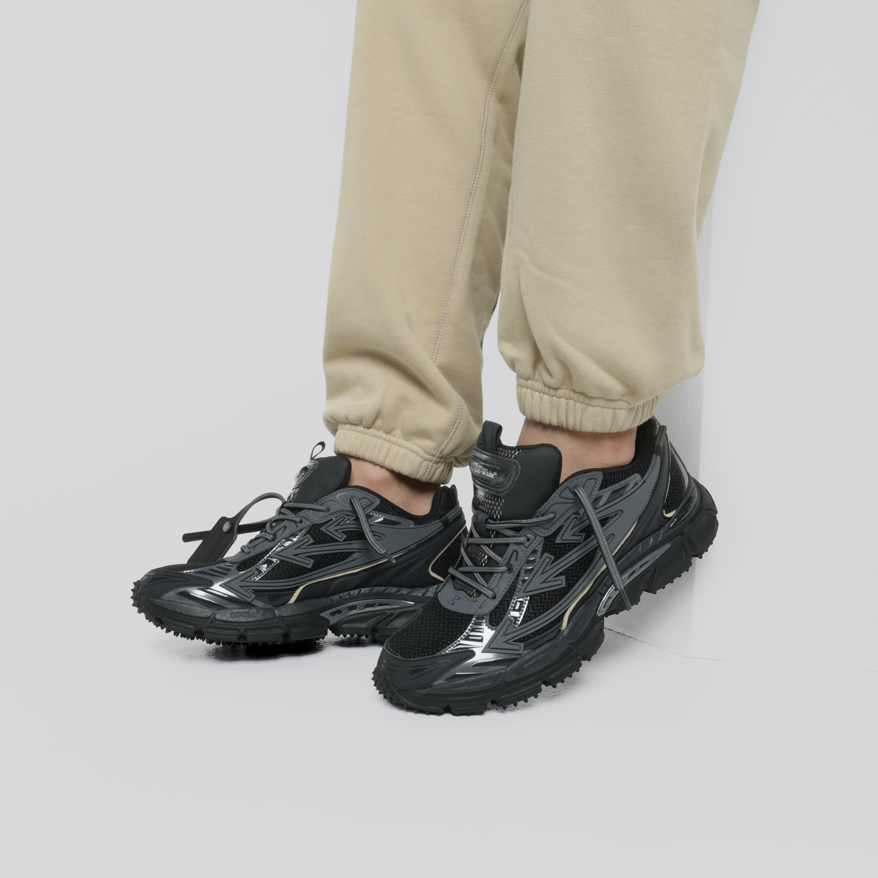 Sneakers Negros Off-White "Be Right Back"