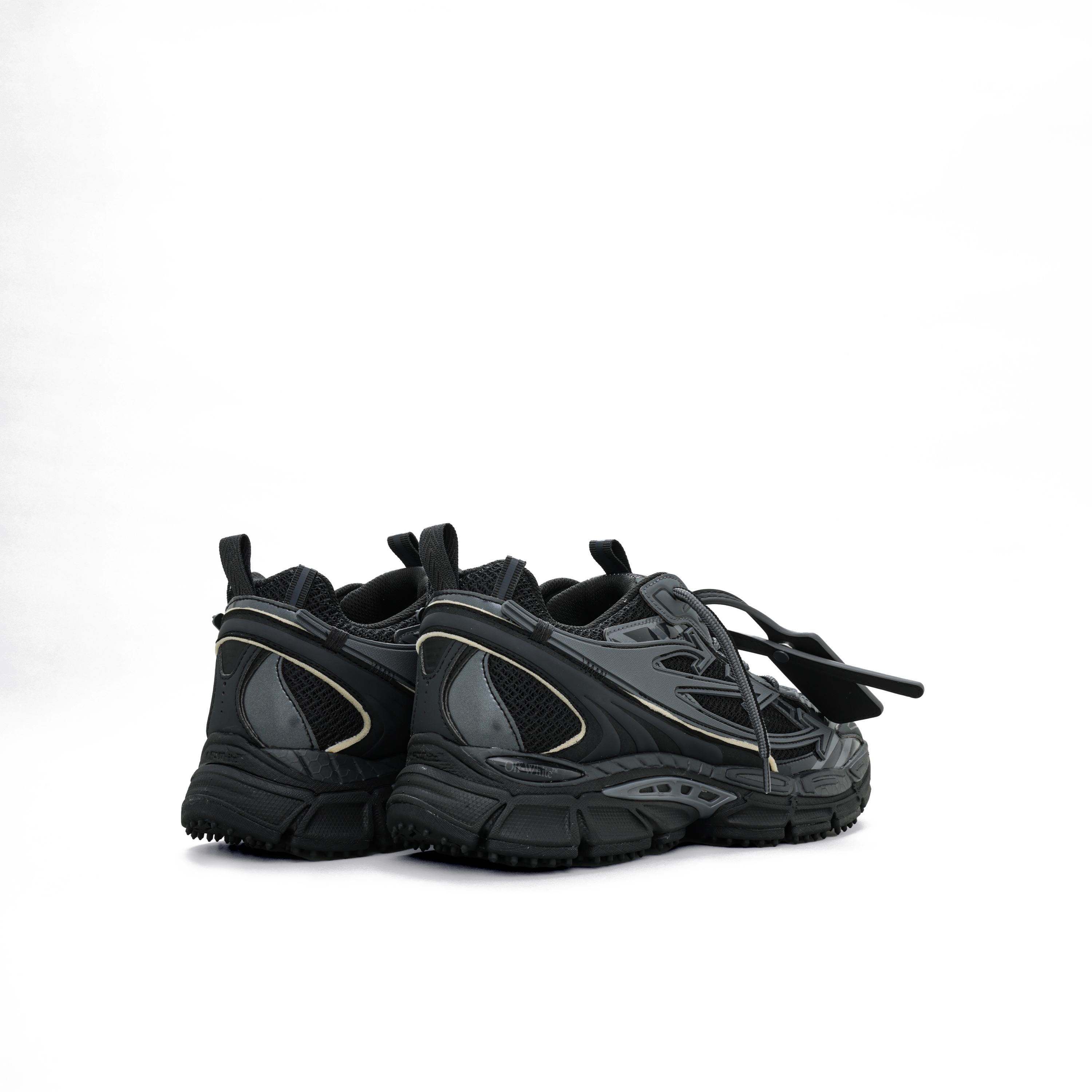 Sneakers Negros Off-White "Be Right Back" W