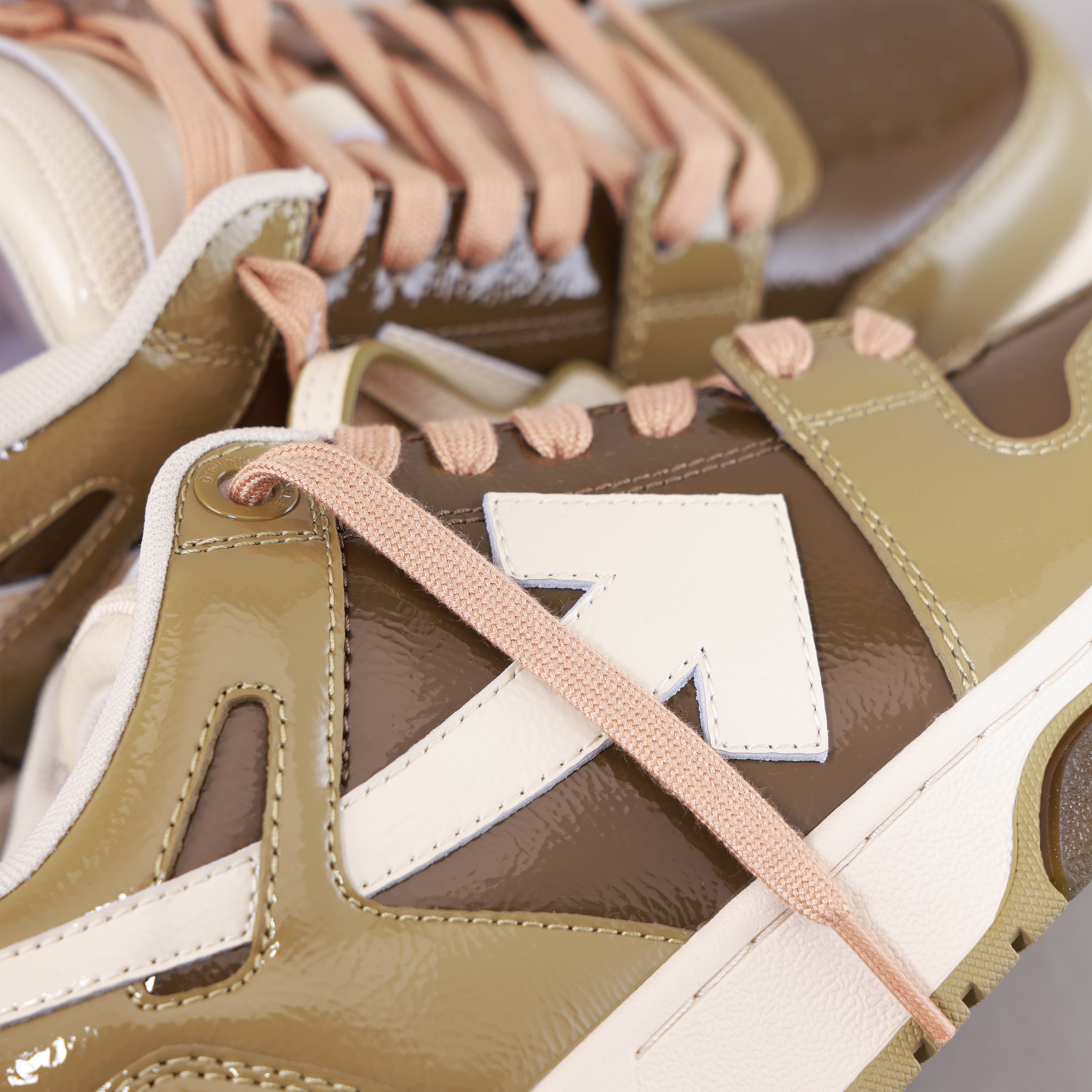 Sneakers Verde Off-White “OOO” Patent Leather