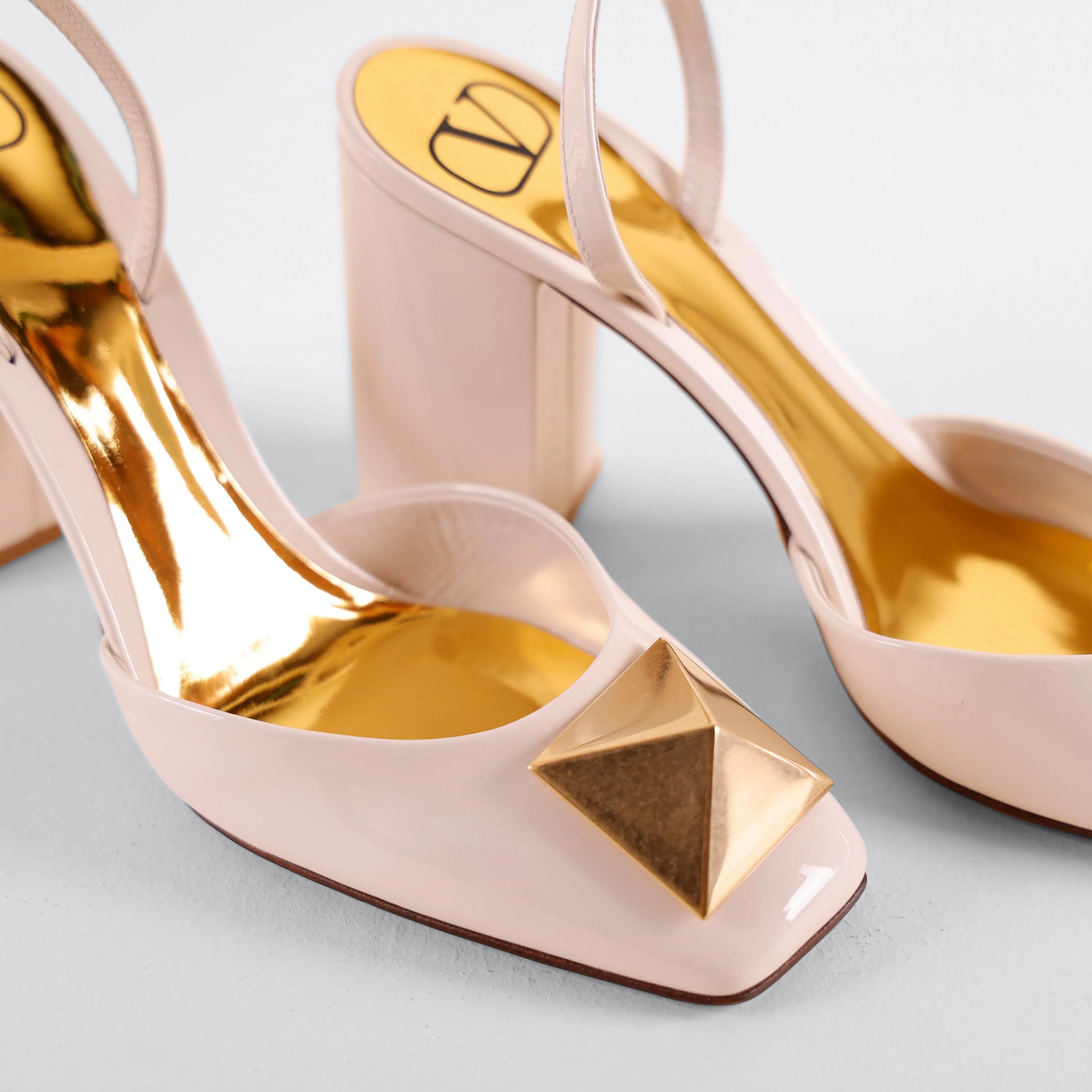 Sandalias de Tacón Blanco Valentino Roman Stud