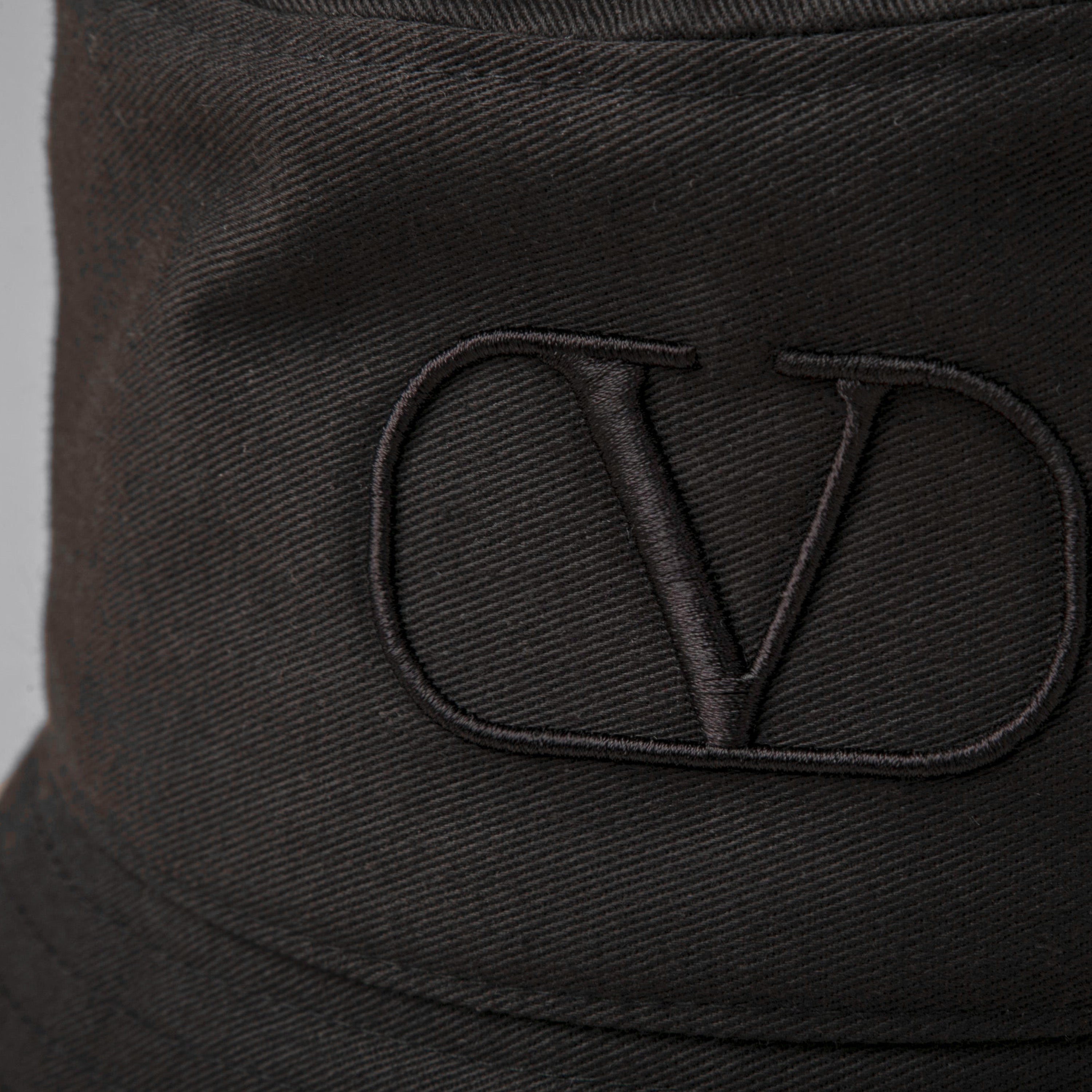 Gorro Negro Valentino Vlogo