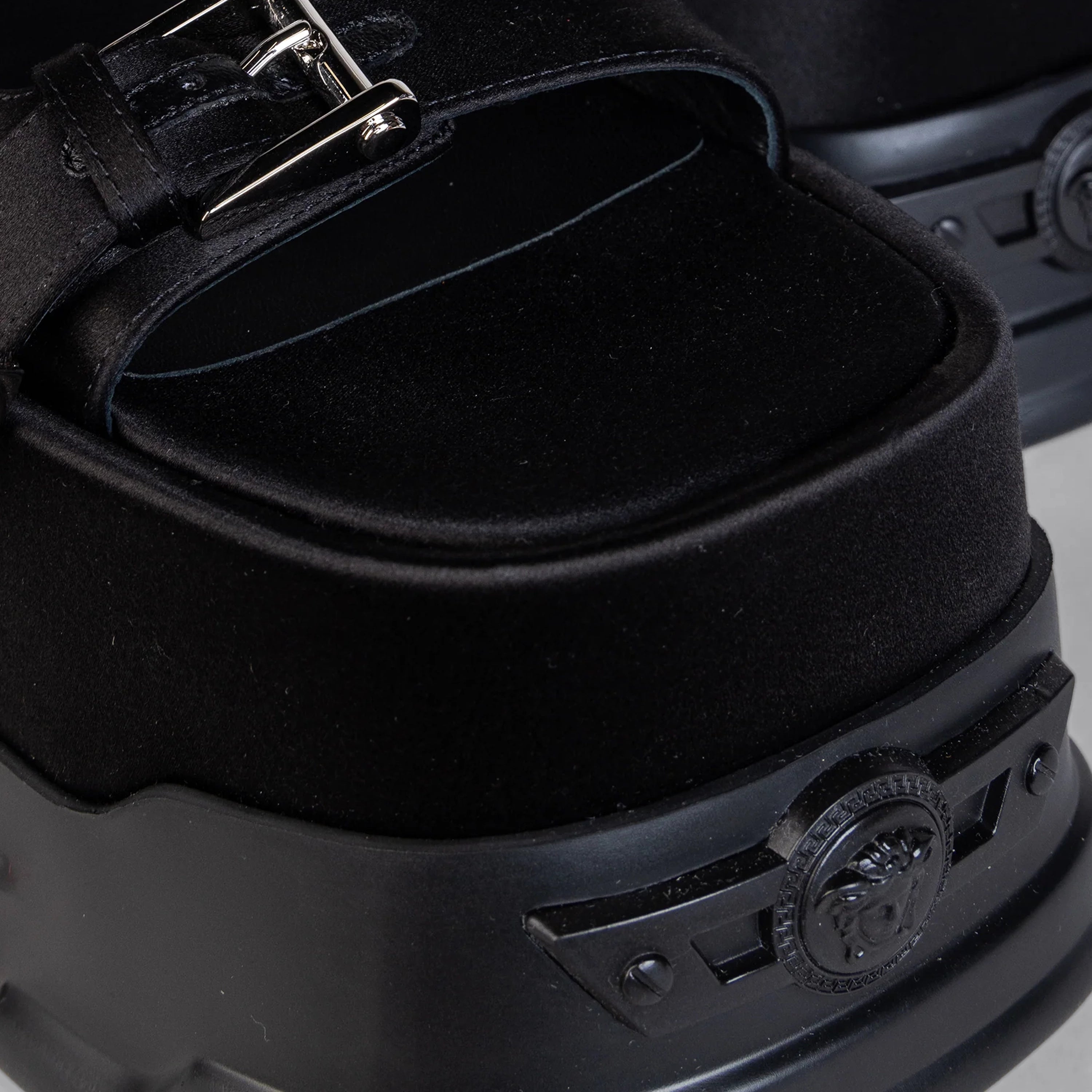 Sandalias Negras Versace Anthem