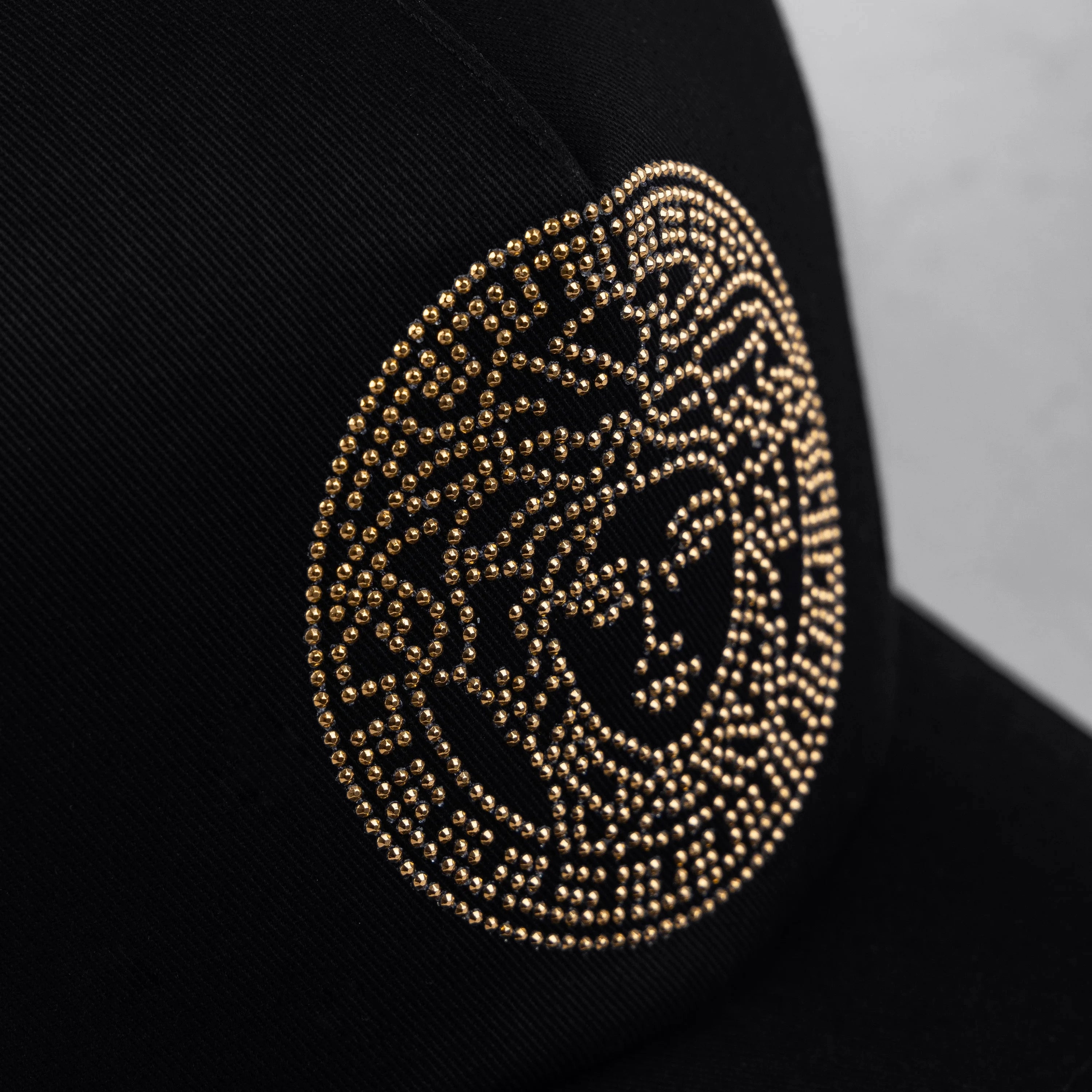 Gorra Negra Versace Rhinestones Medusa