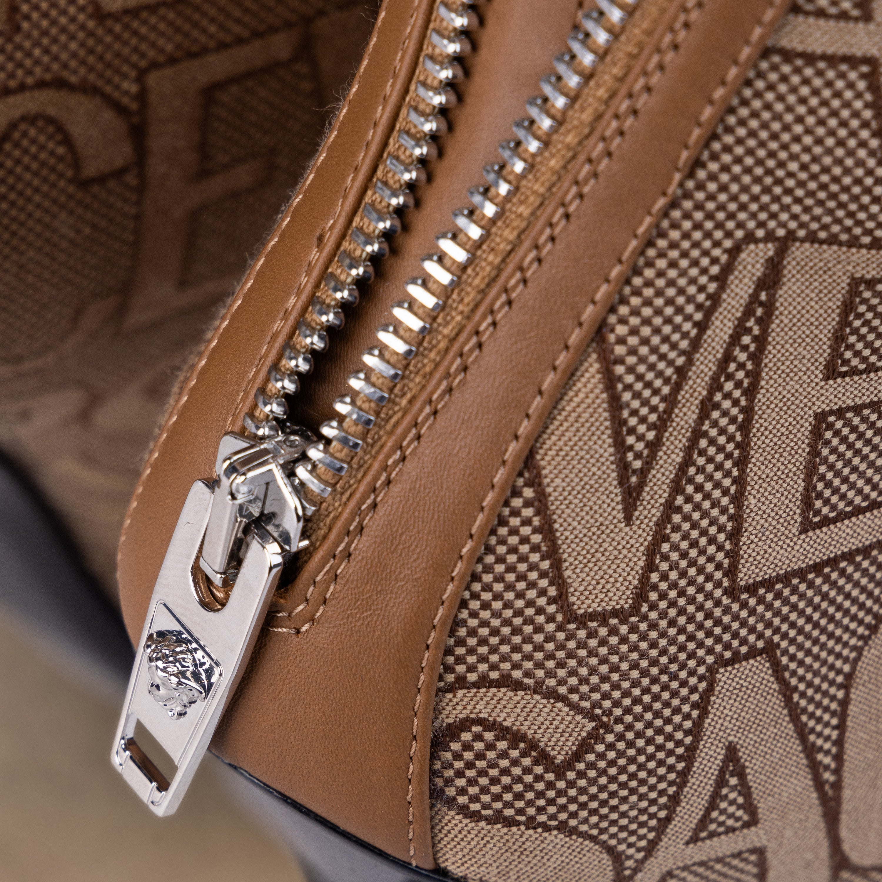 Botas Beige Versace Monogram