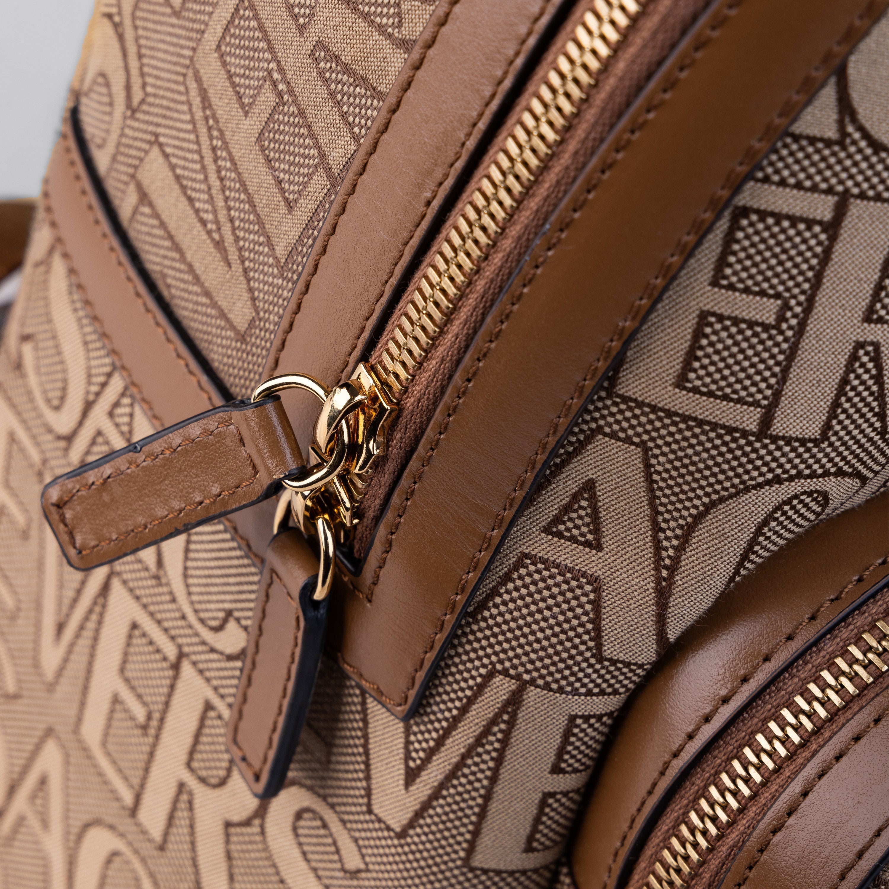 Morral Beige Versace Allover Monogram