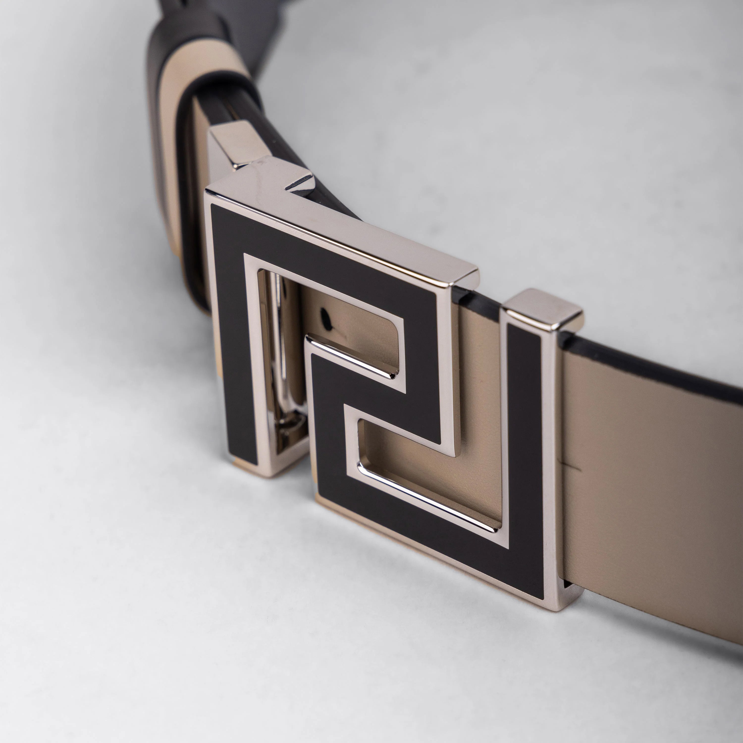 Cinturón Arena Versace Greca Plaque