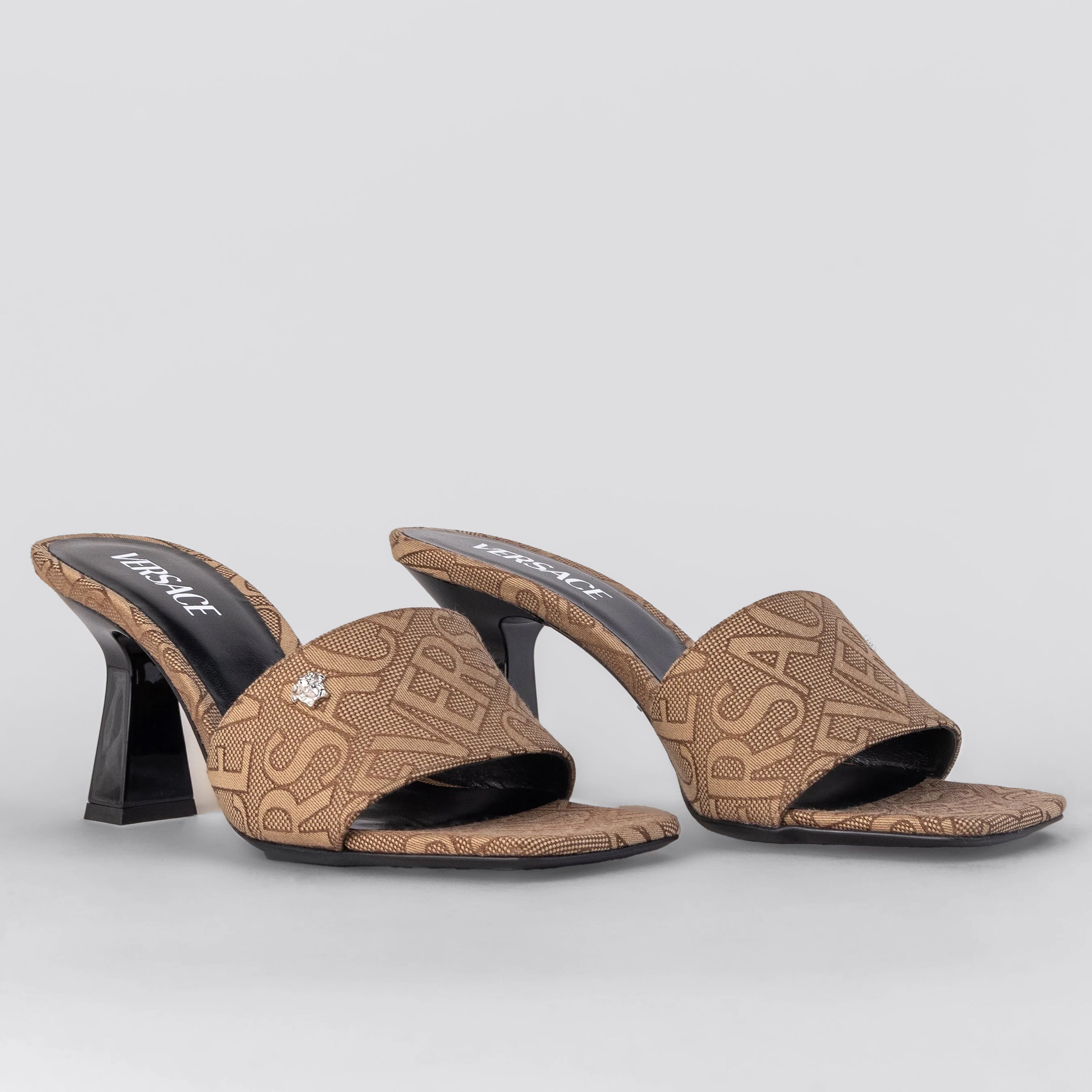 Sandalias de Tacón Beige Versace Monogram 80 mm
