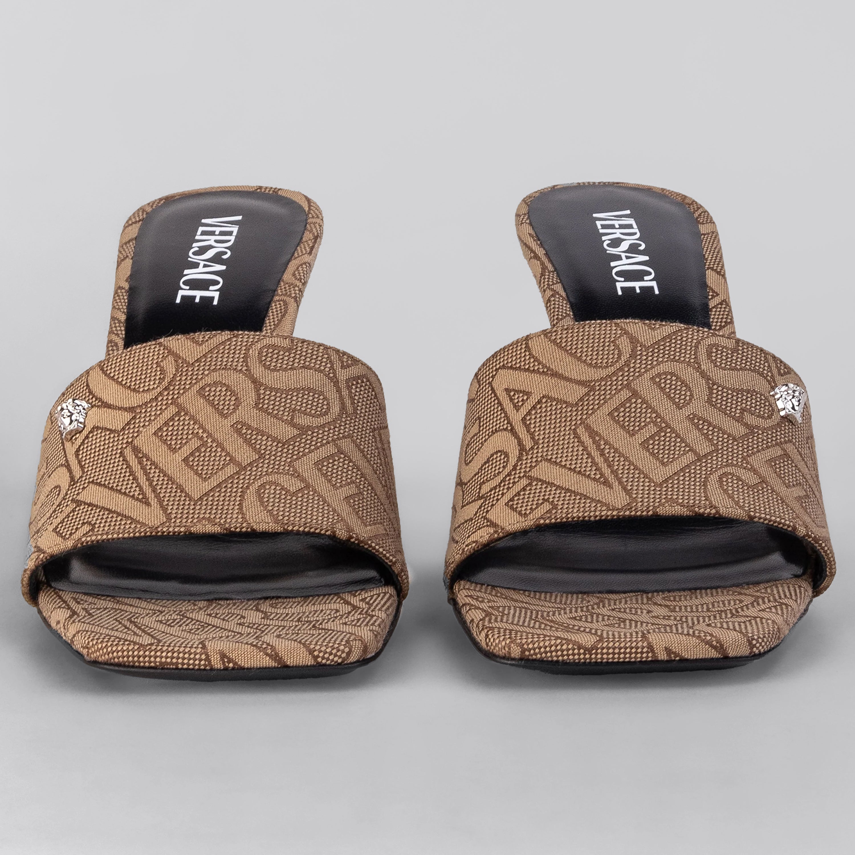 Sandalias de Tacón Beige Versace Monogram 80 mm