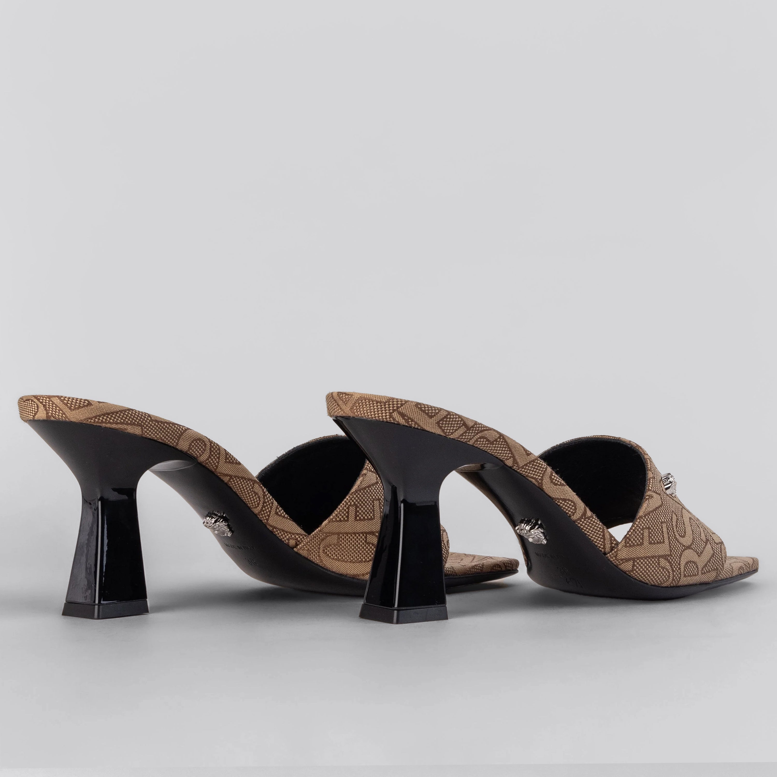 Sandalias de Tacón Beige Versace Monogram 80 mm