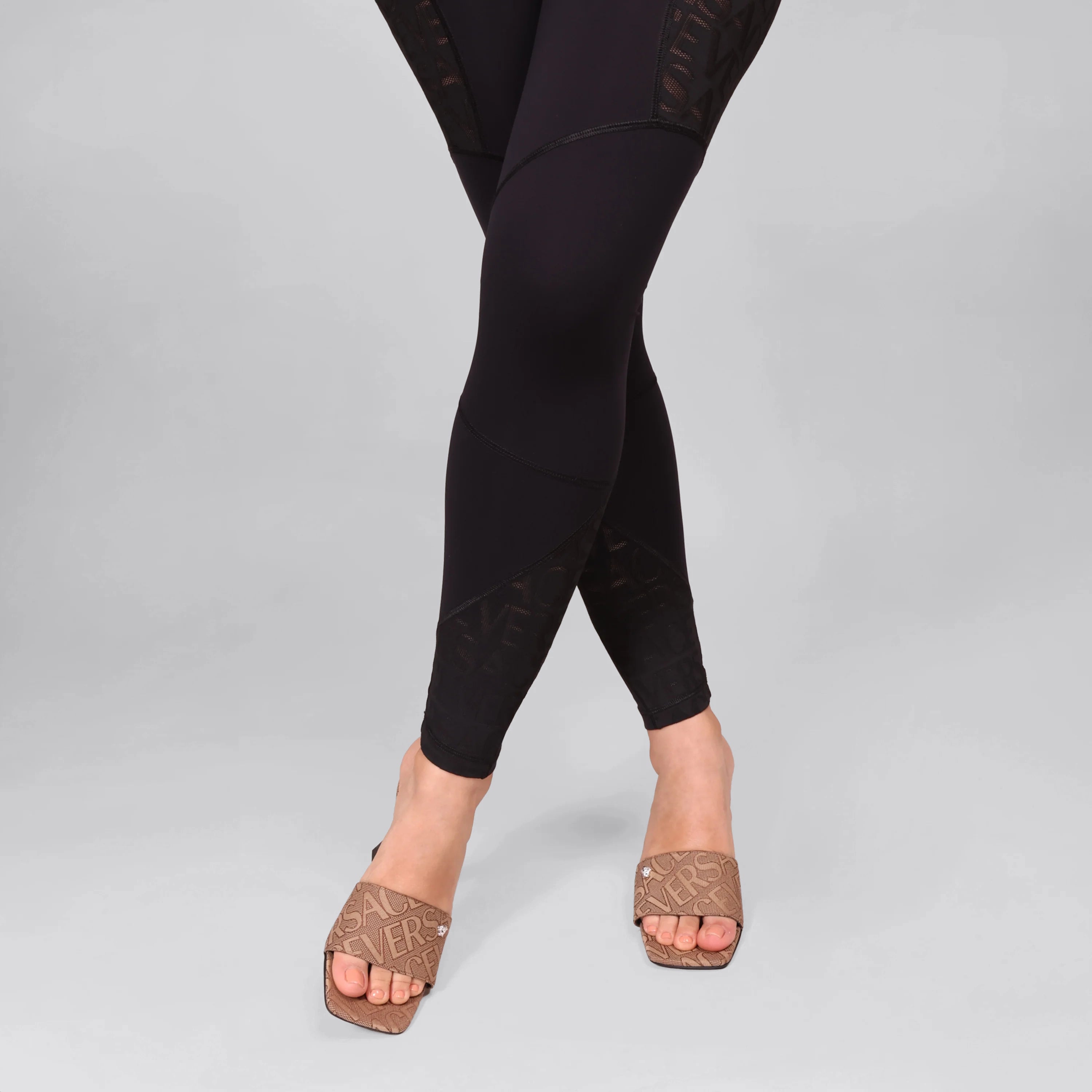 Sandalias de Tacón Beige Versace Monogram 80 mm