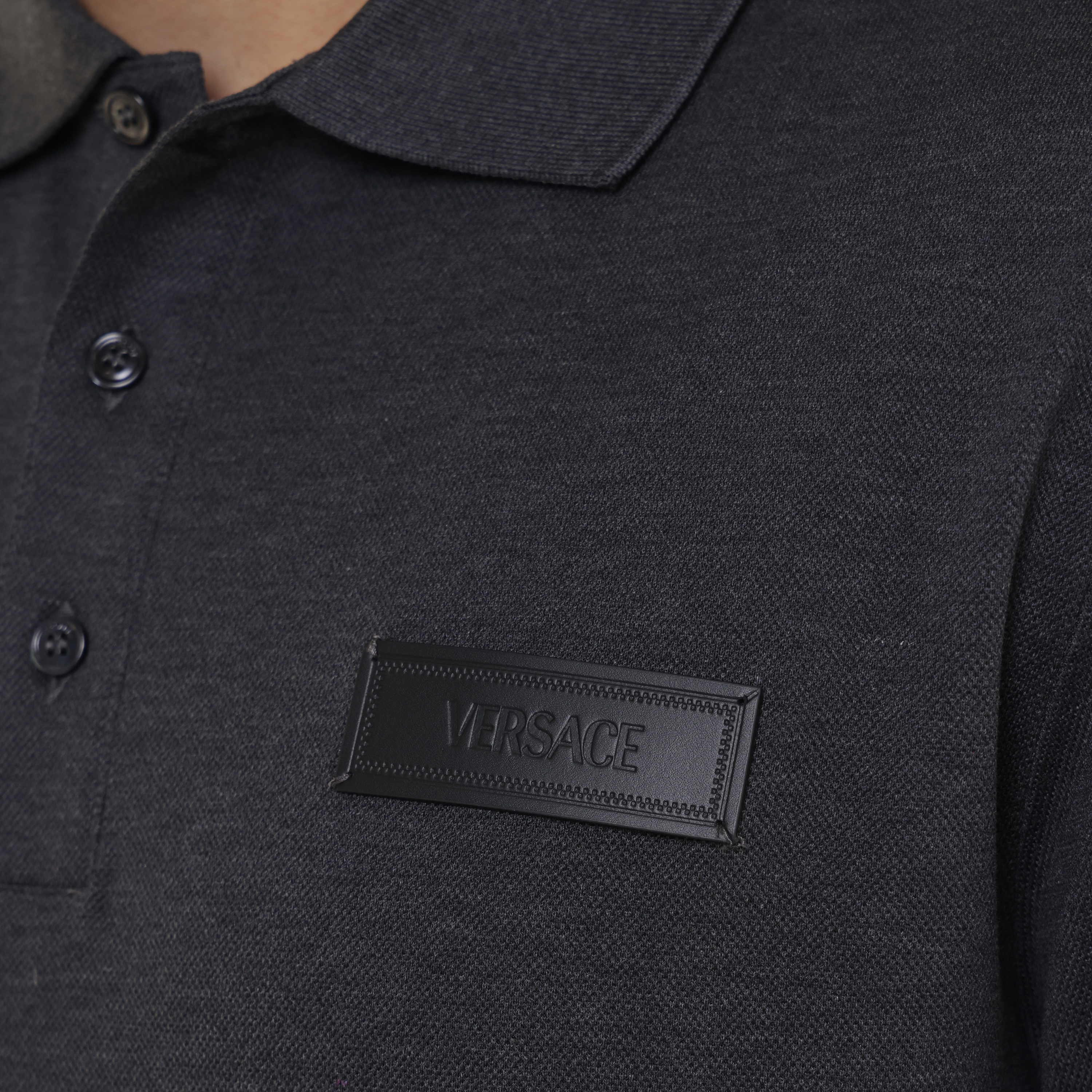 Camiseta Tipo Polo Gris Versace Leather Tag