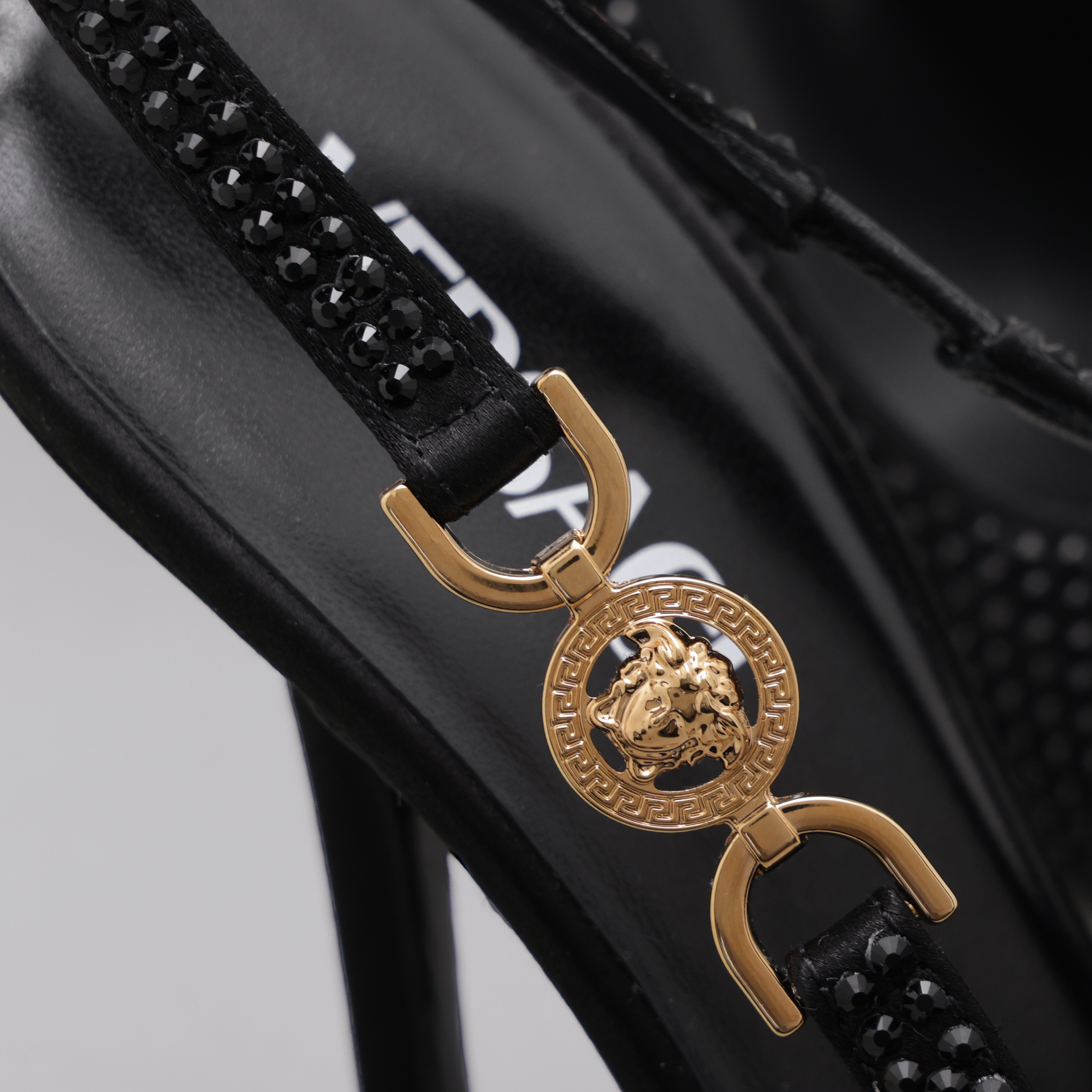 Sandalias de Tacón Negras Versace Crystals