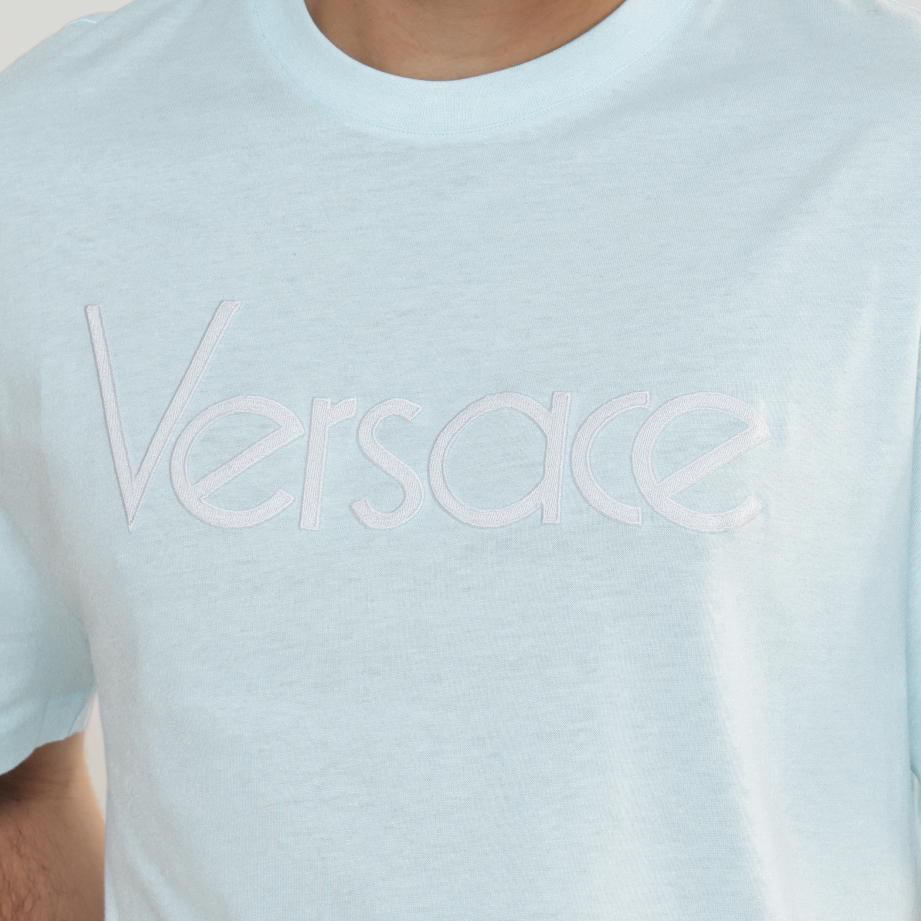 Camiseta Celeste Versace Logo
