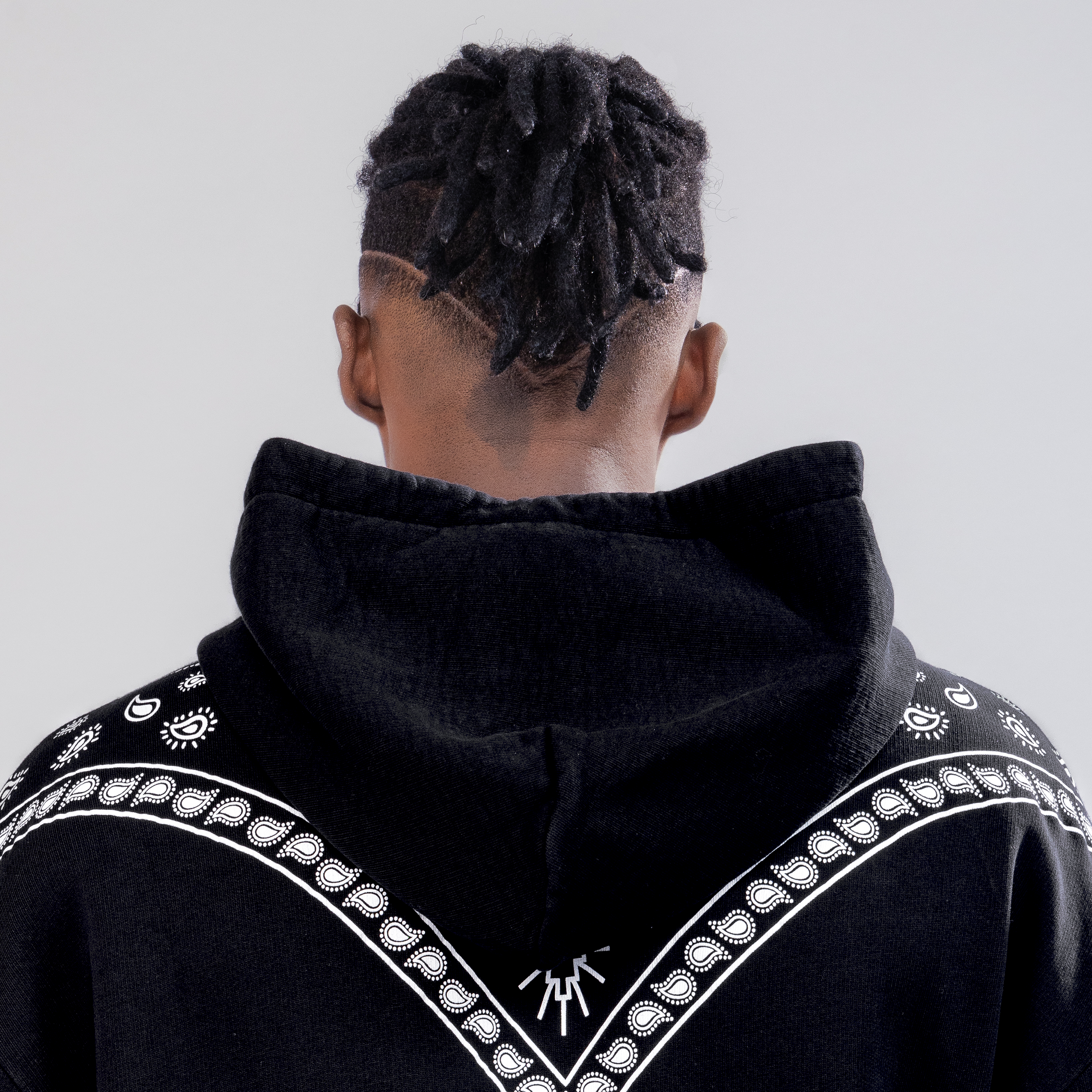 Buzo Tipo Hoodie Negro Marcelo Burlon Bandana