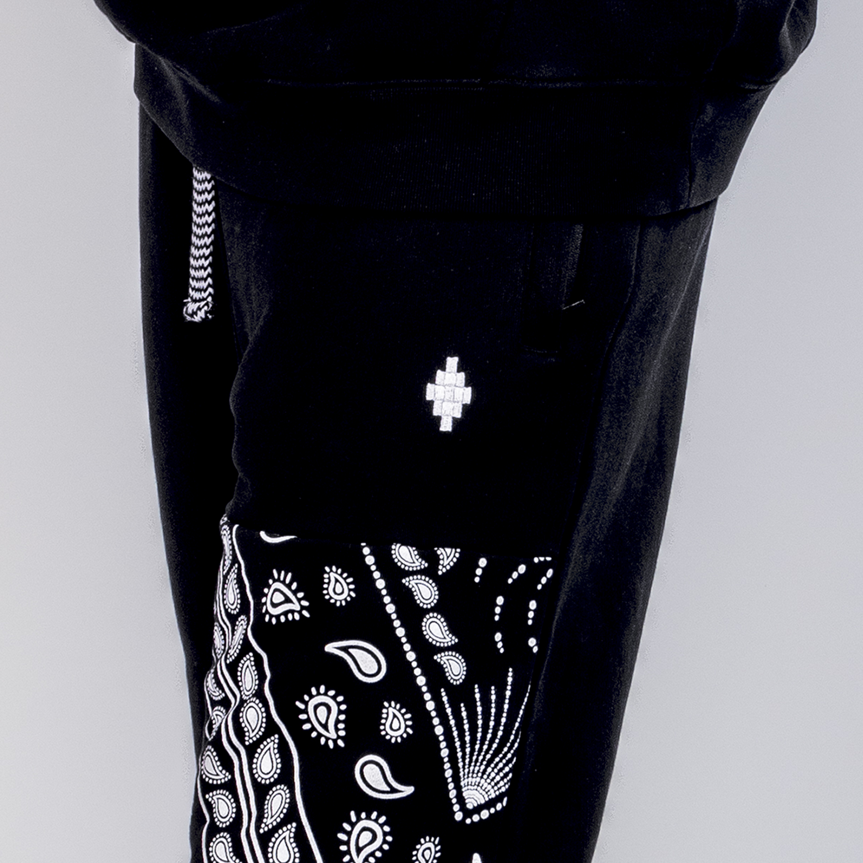 Jogger Negro Marcelo Burlon Bandana