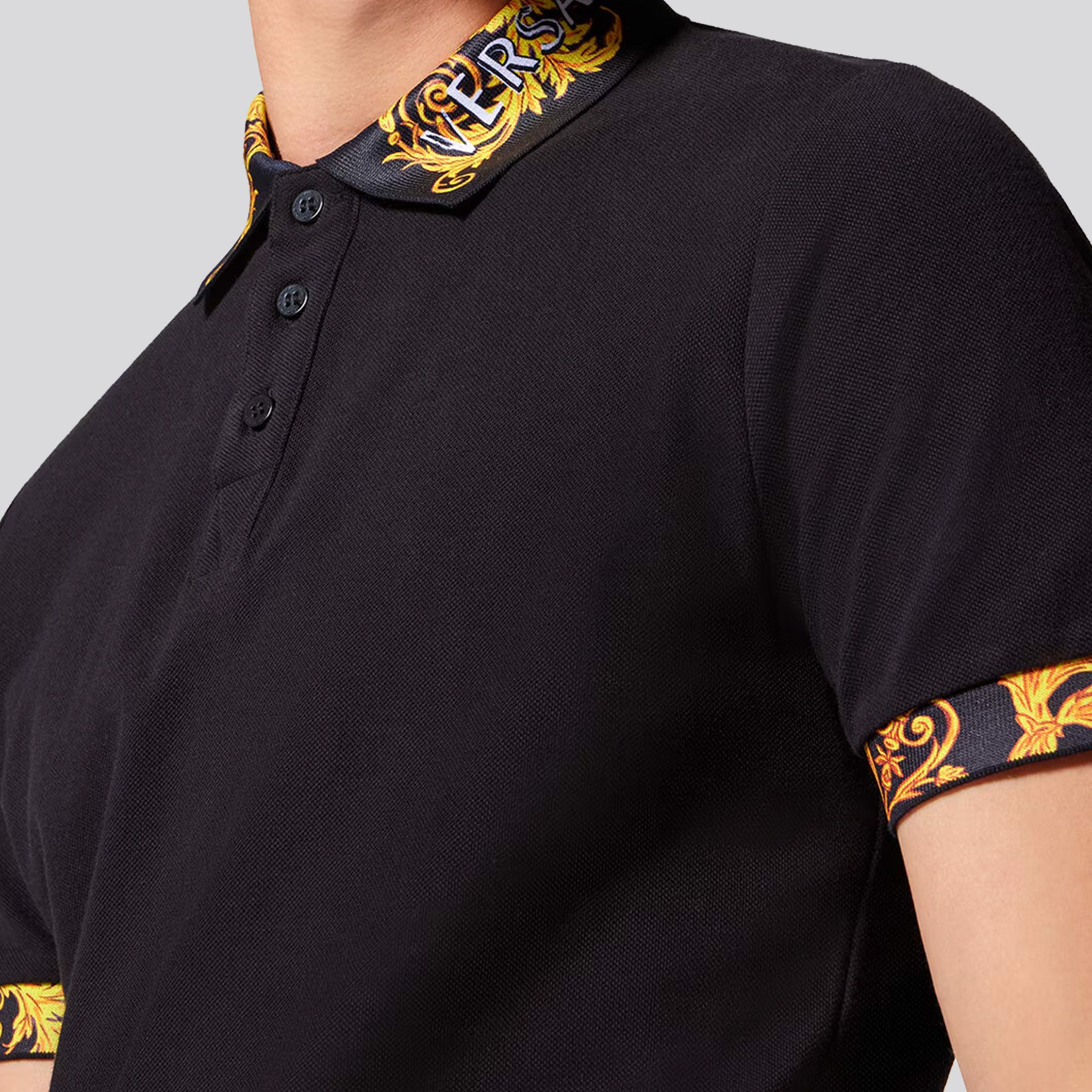 Camiseta Negra Versace Jeans Couture Baroque Neck