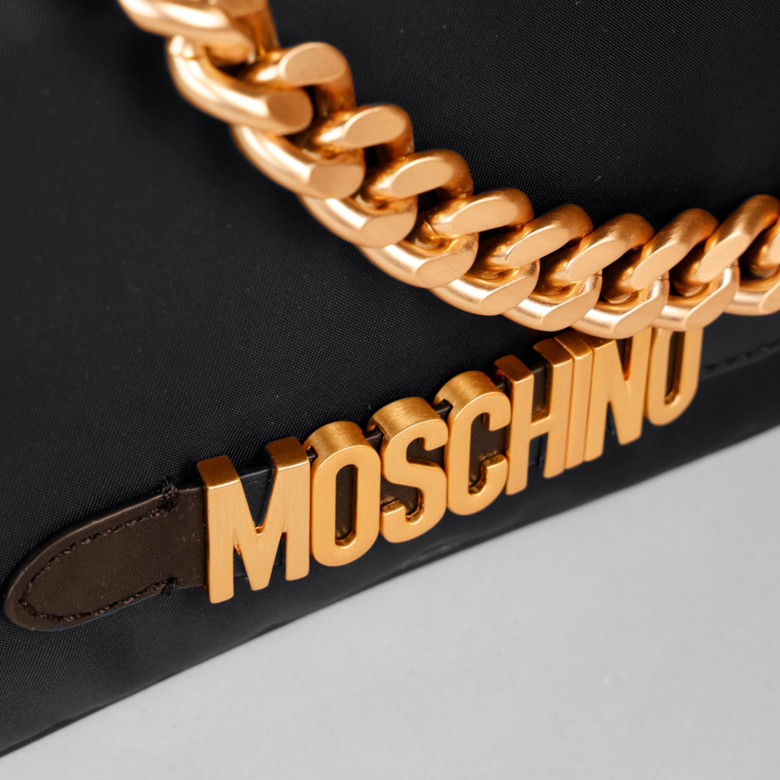 Cartera Negra Moschino Couture Gold Logo