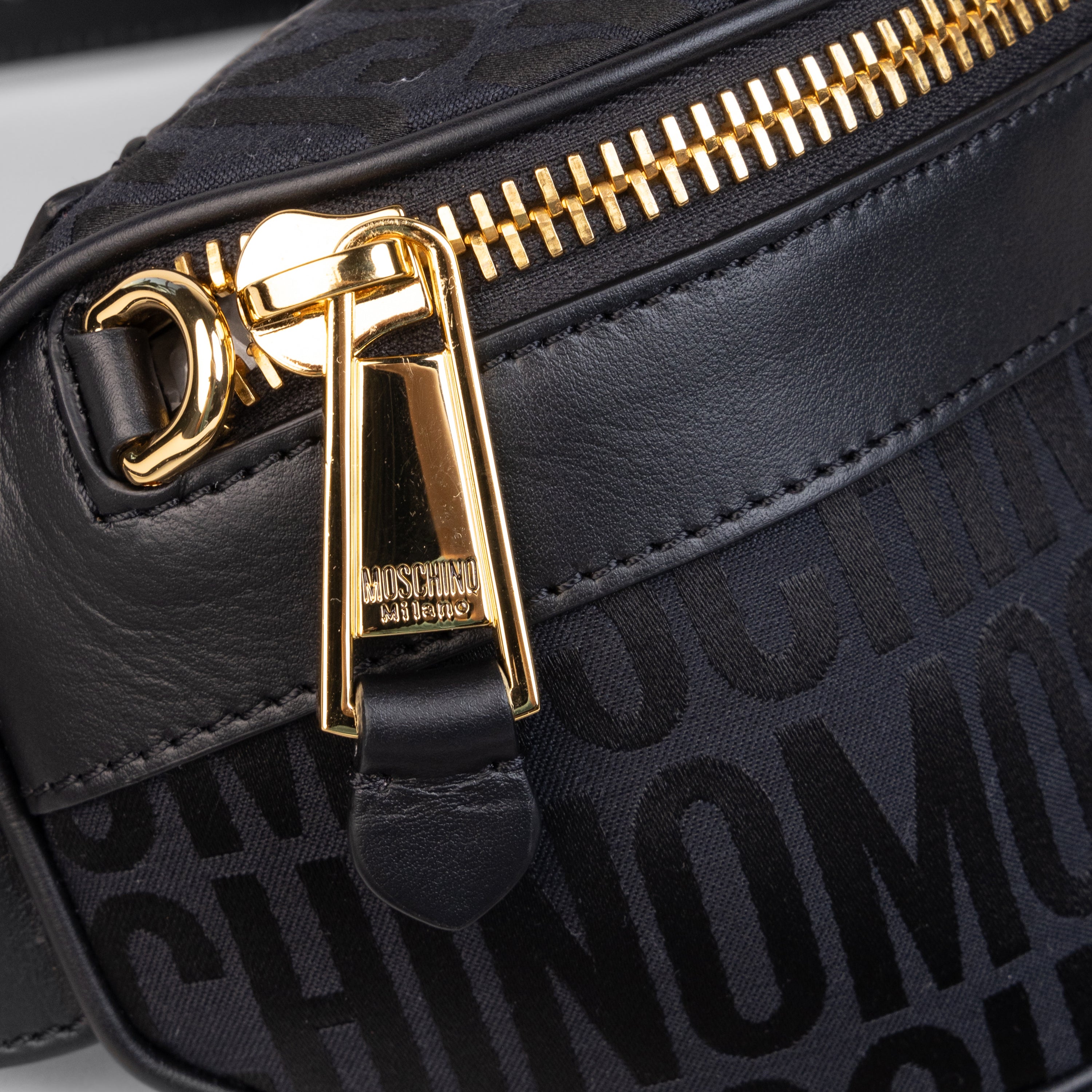 Riñonera Negro Moschino Couture Café Monogram