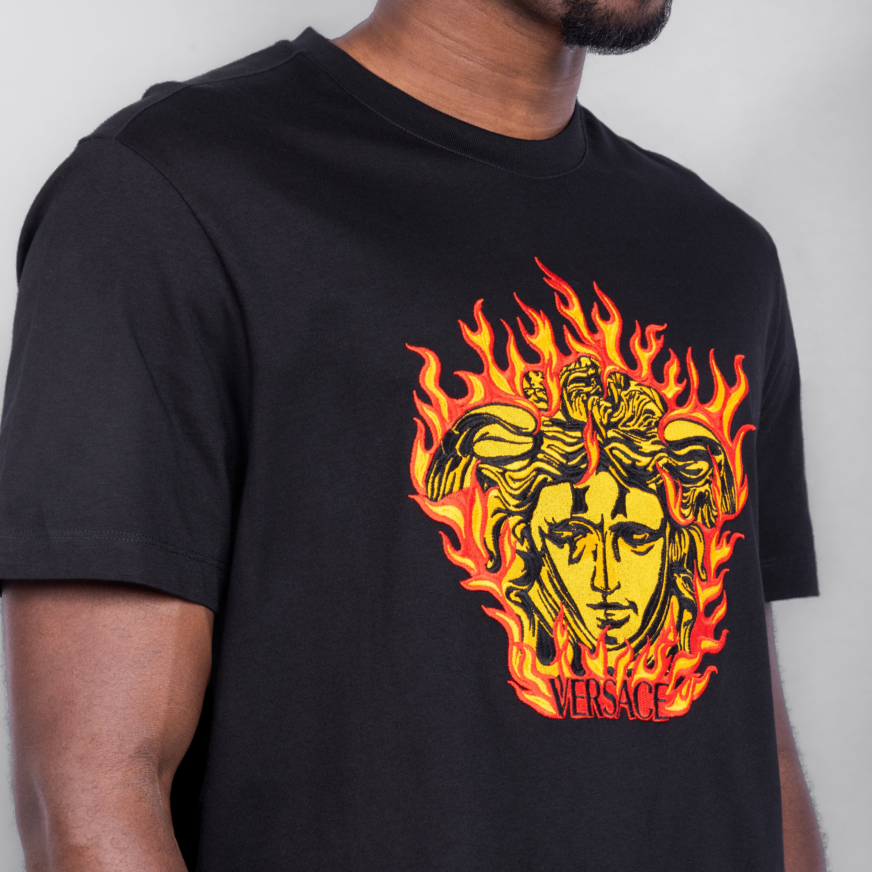 Camiseta Negra Versace Fire Medusa