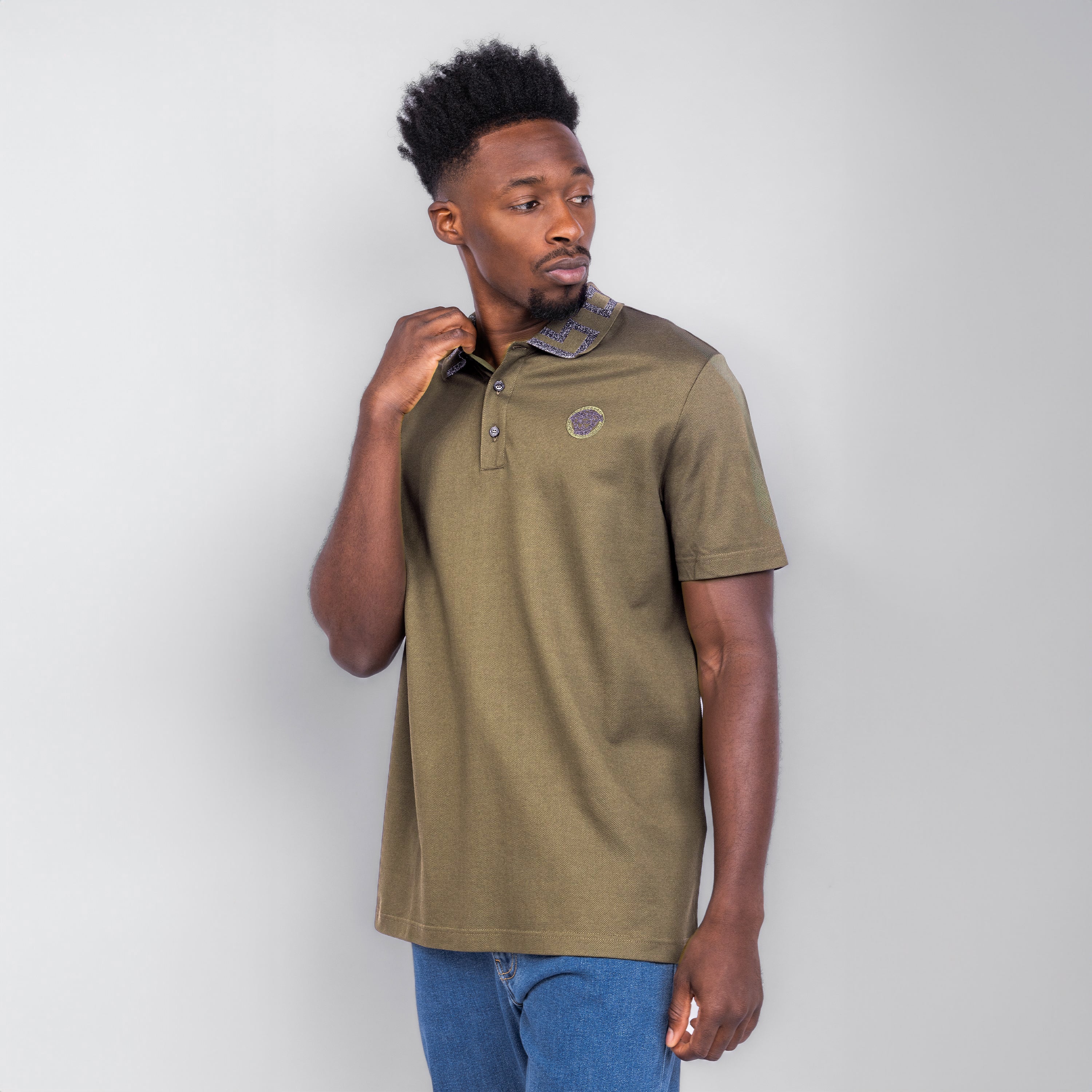 Camiseta Tipo Polo Verde Militar Versace Greca
