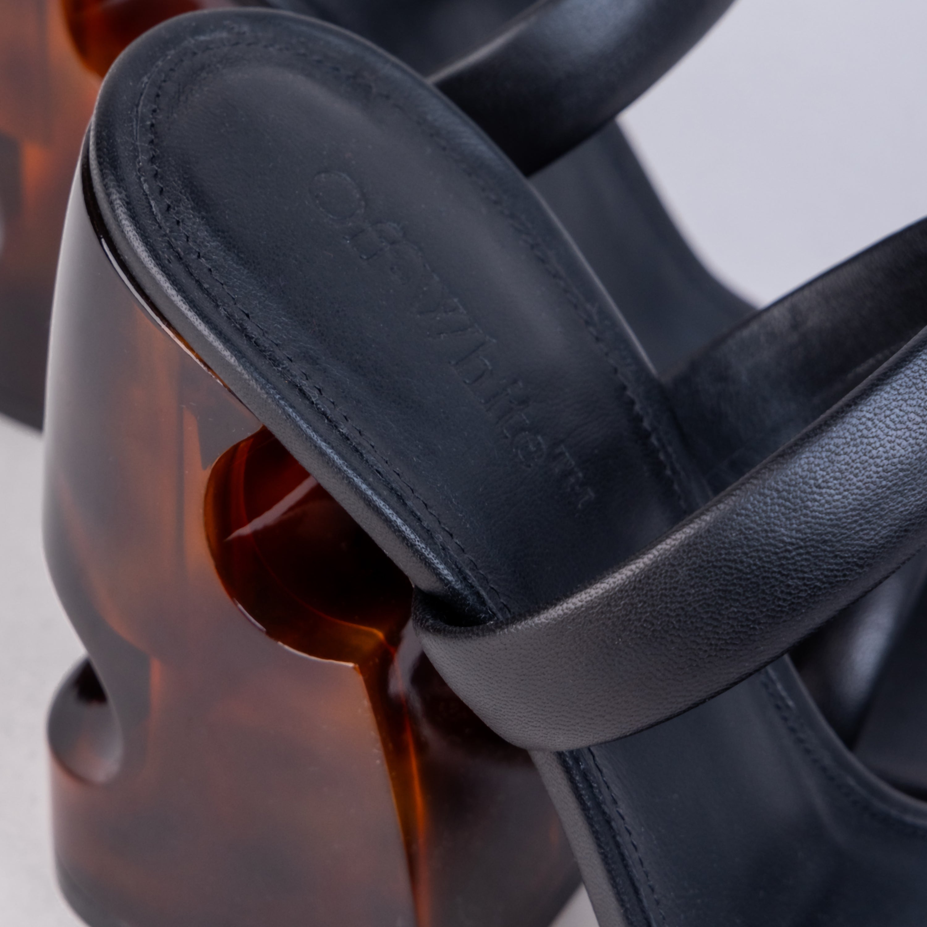 Tacones Negros Off-White Metheor - Tacón Café