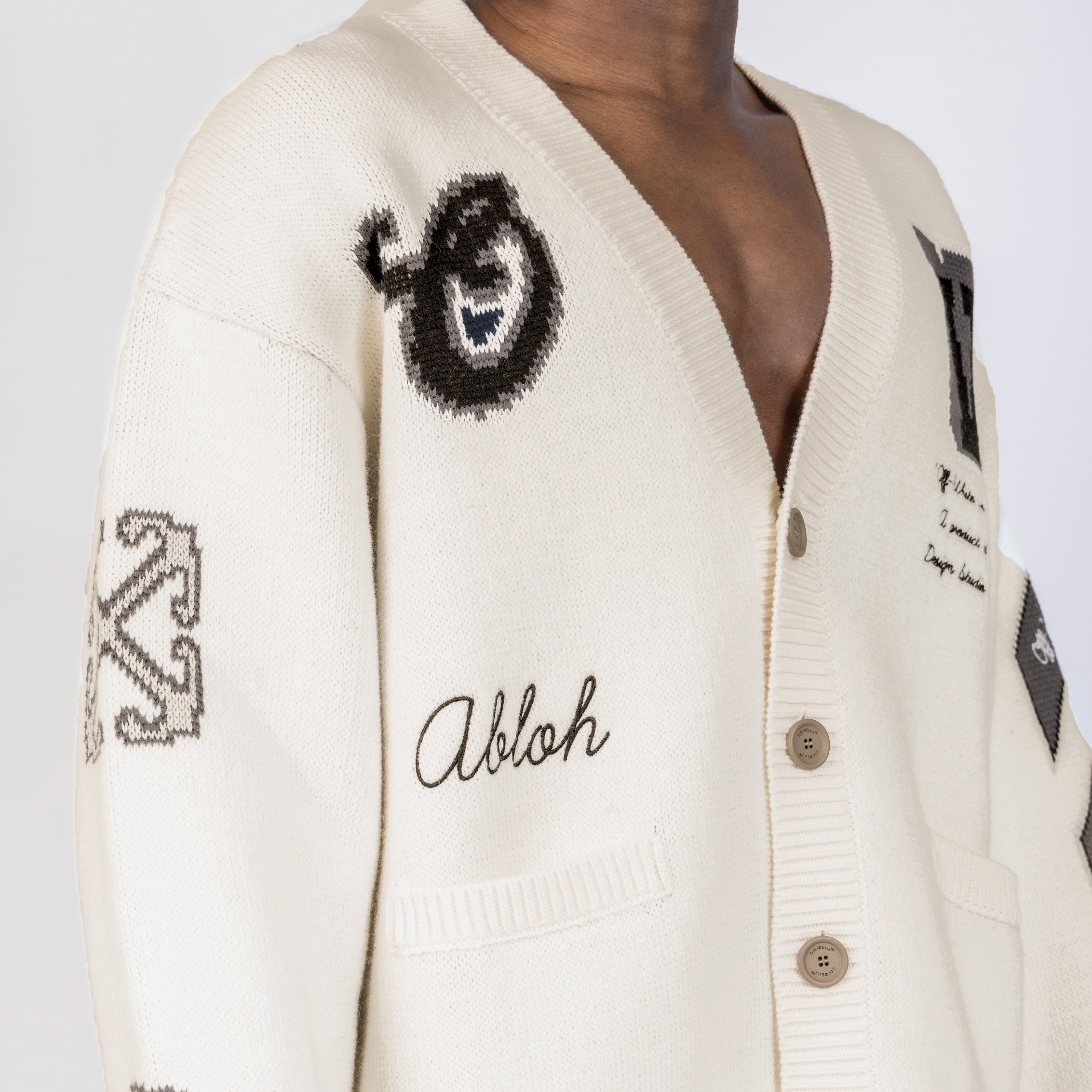 Suéter Beige Off-White Cardigan Negro Moon Vars