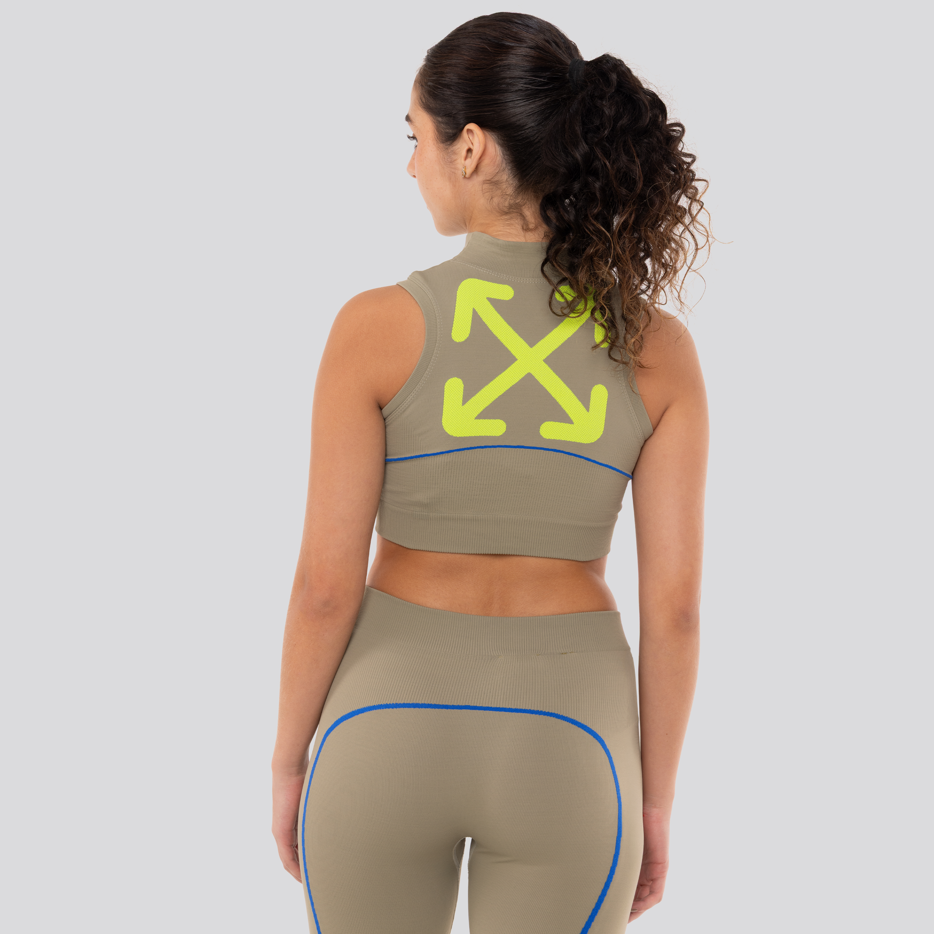 Top Verde Off-White Active Arrow
