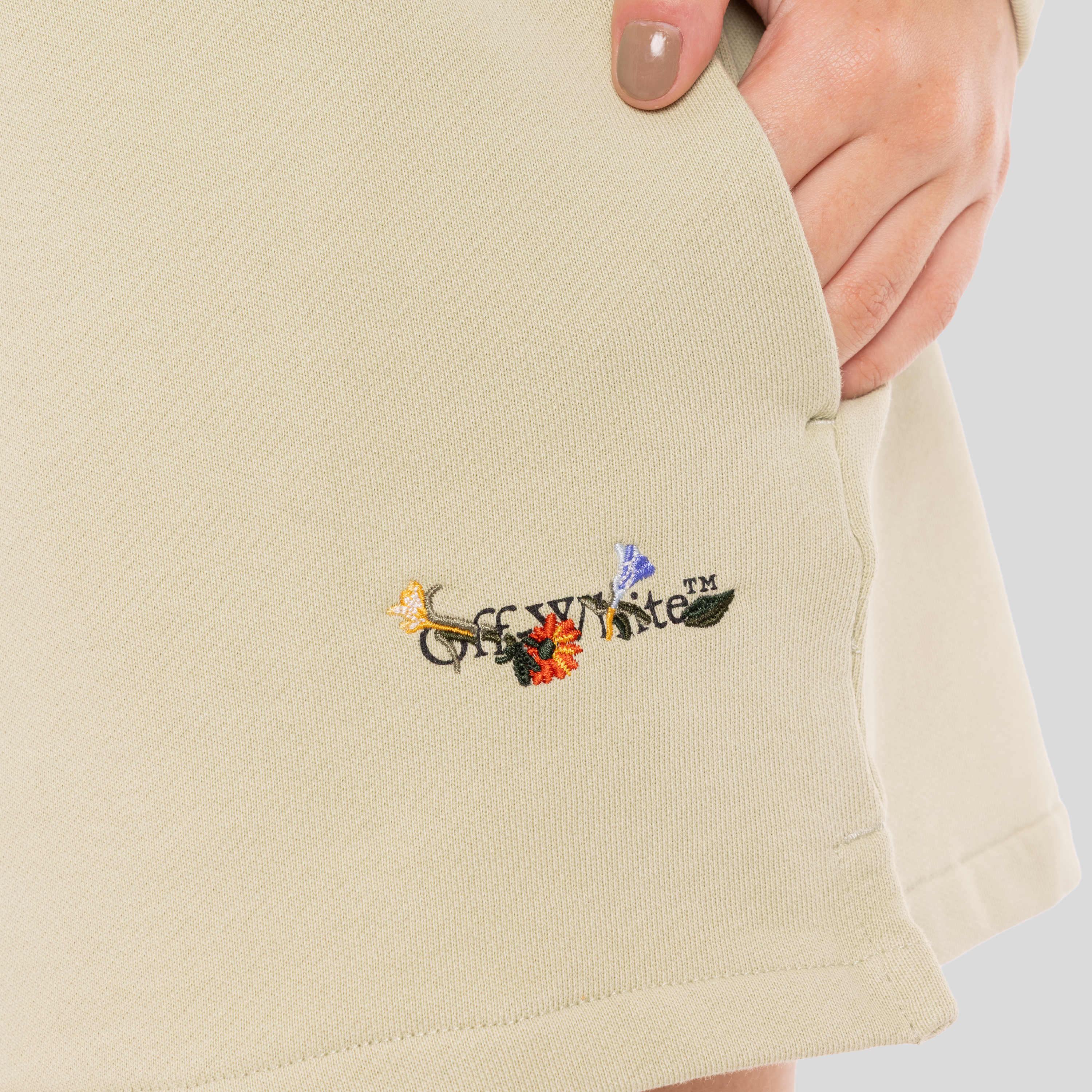 Short Verde Off-White Bookish Flowers