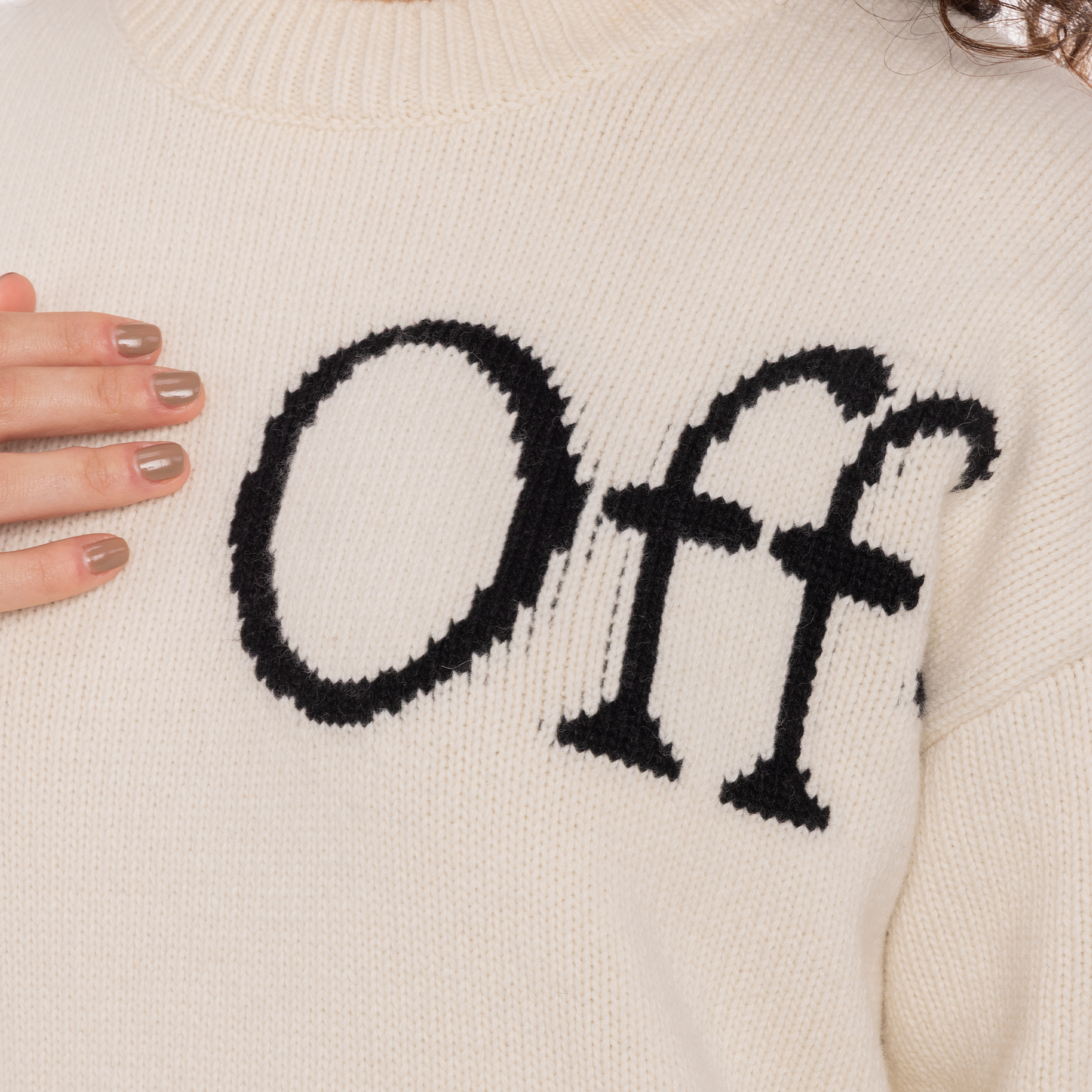 Sueter Beige Off-White Half Logo