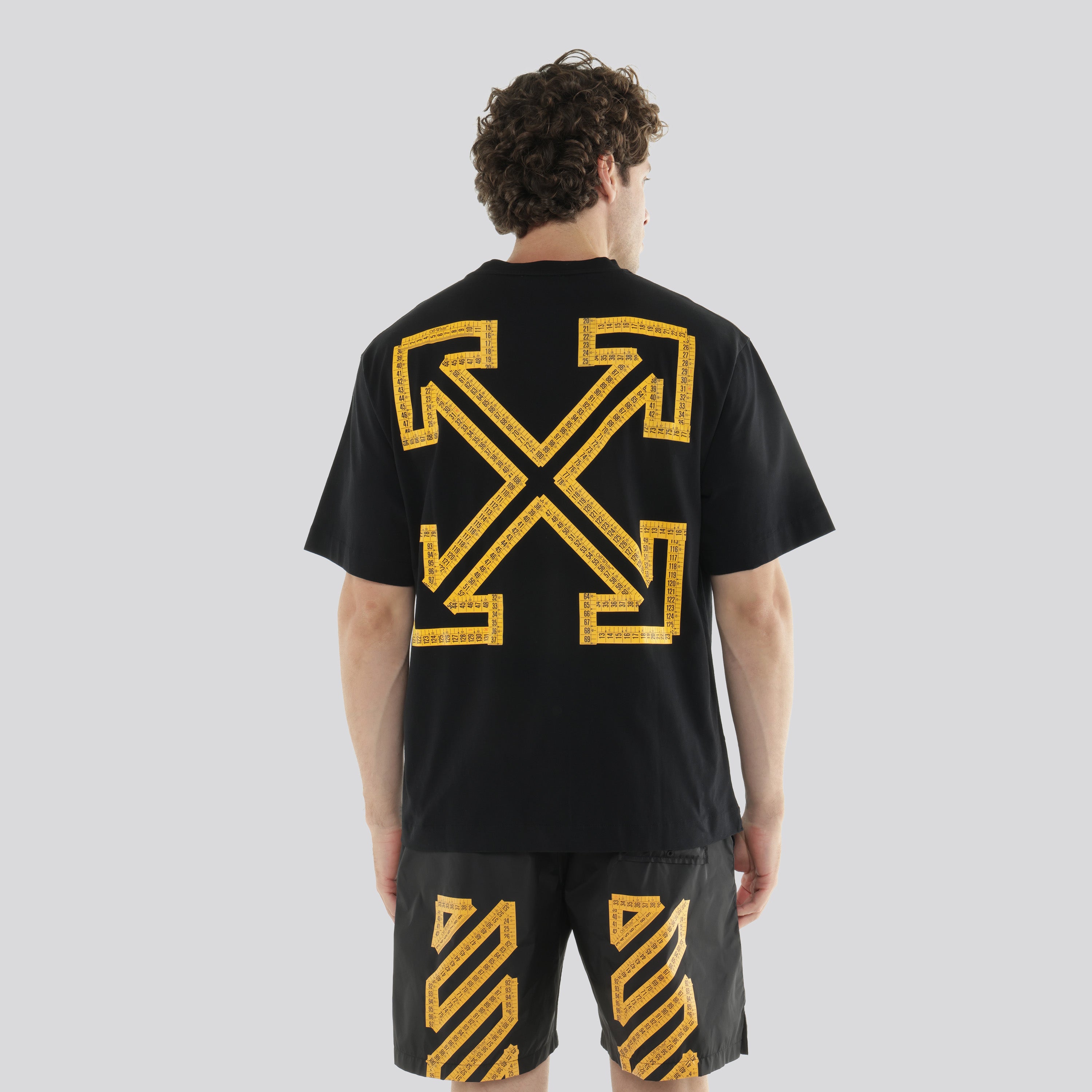 Camiseta Negra Off-White Tape Arrow Skate