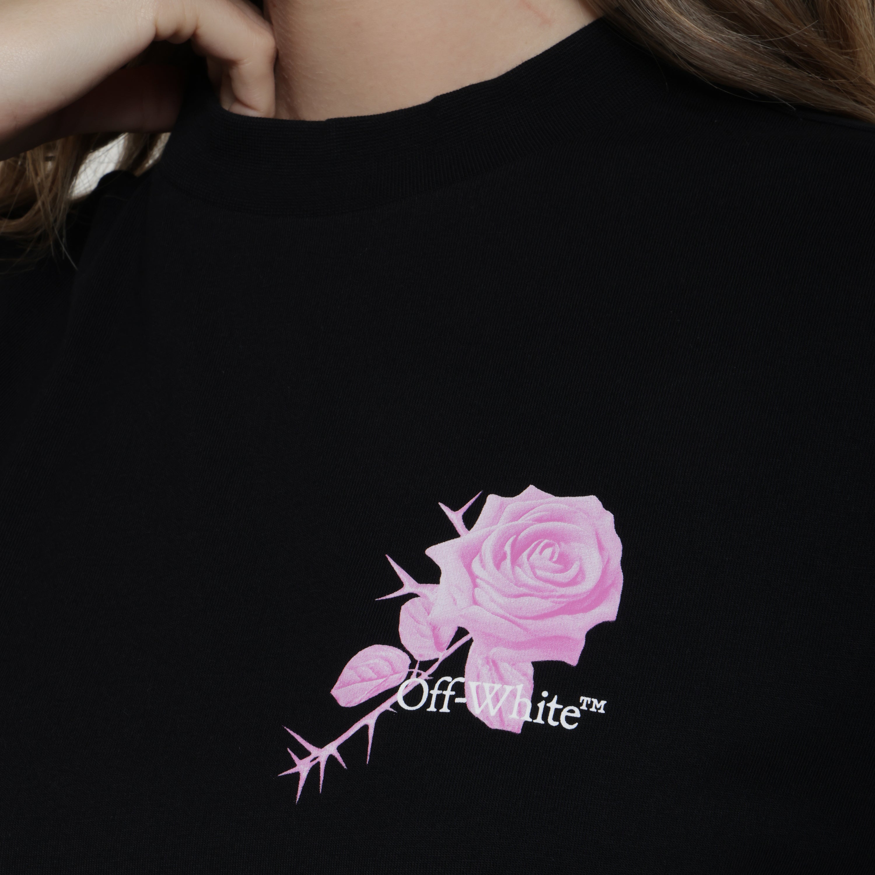 Camiseta Negra Off-White Roses Arrows