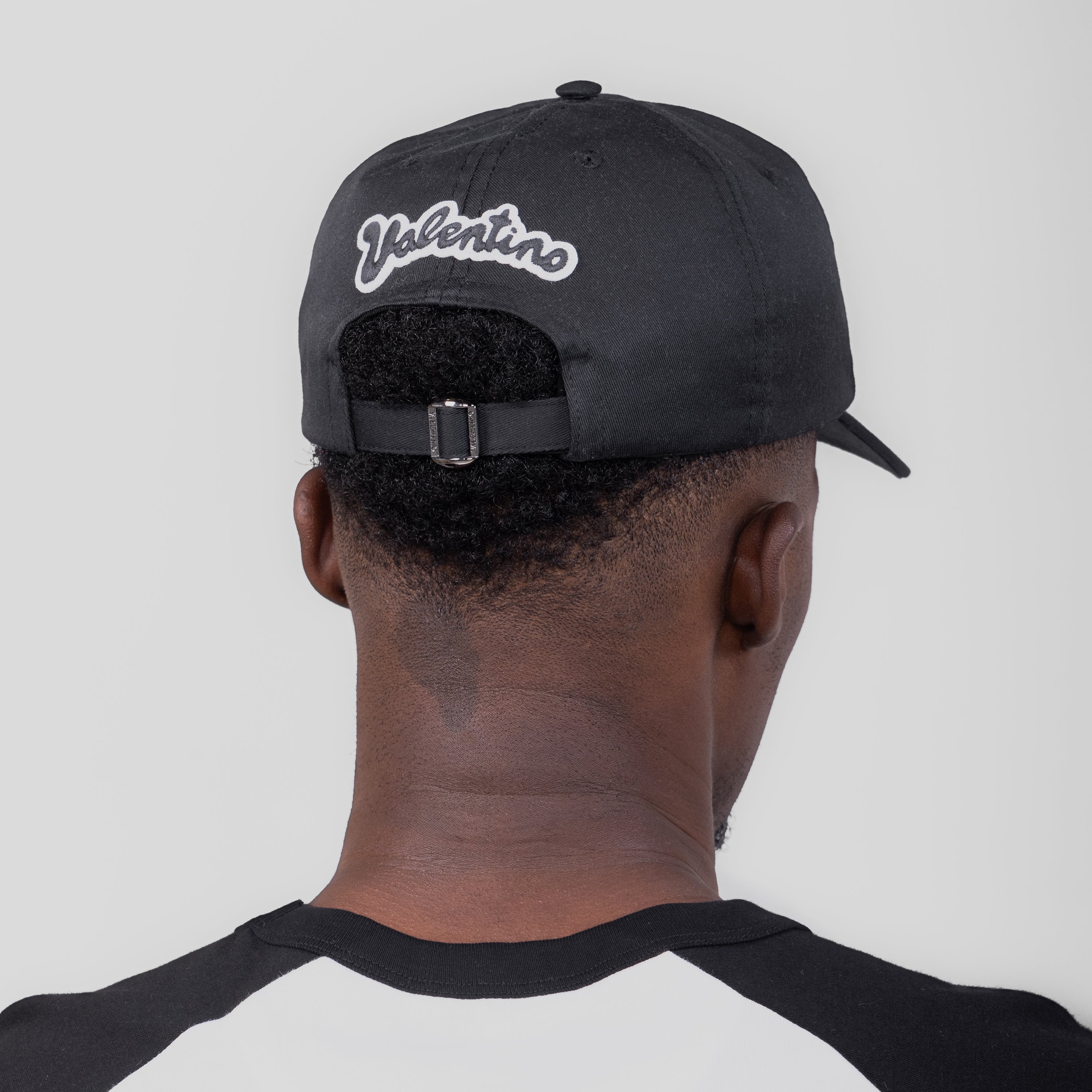 Gorra Negra Valentino 60