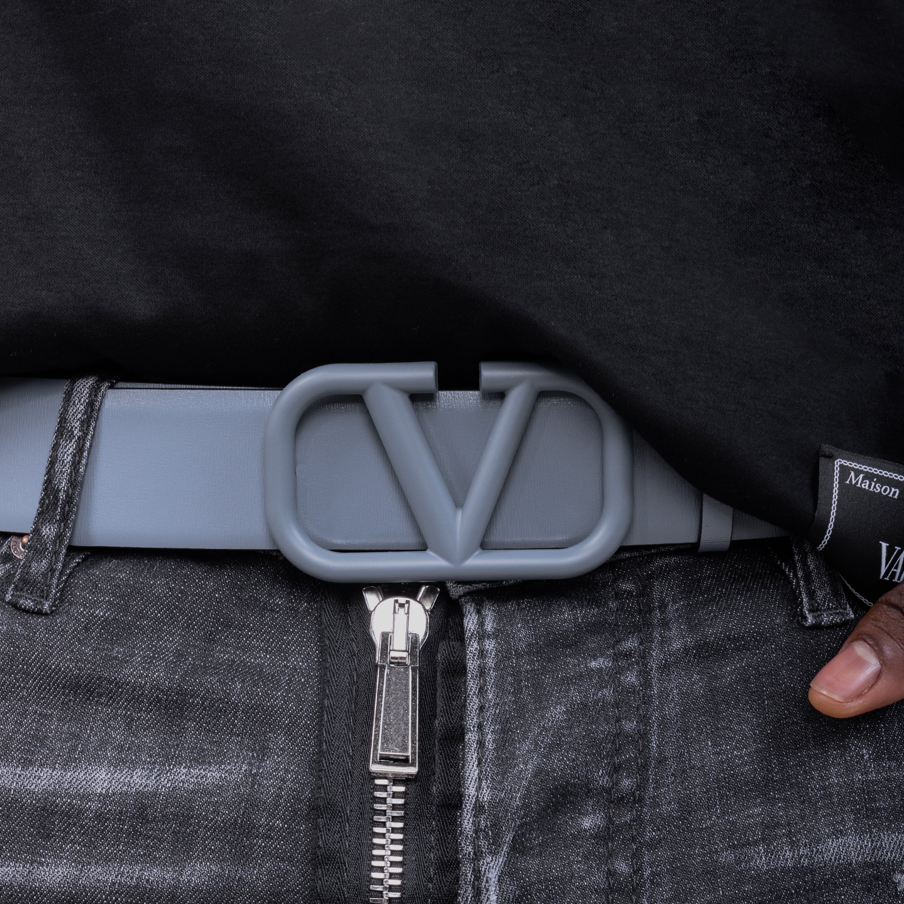 Cinturón Gris Valentino Vlogo