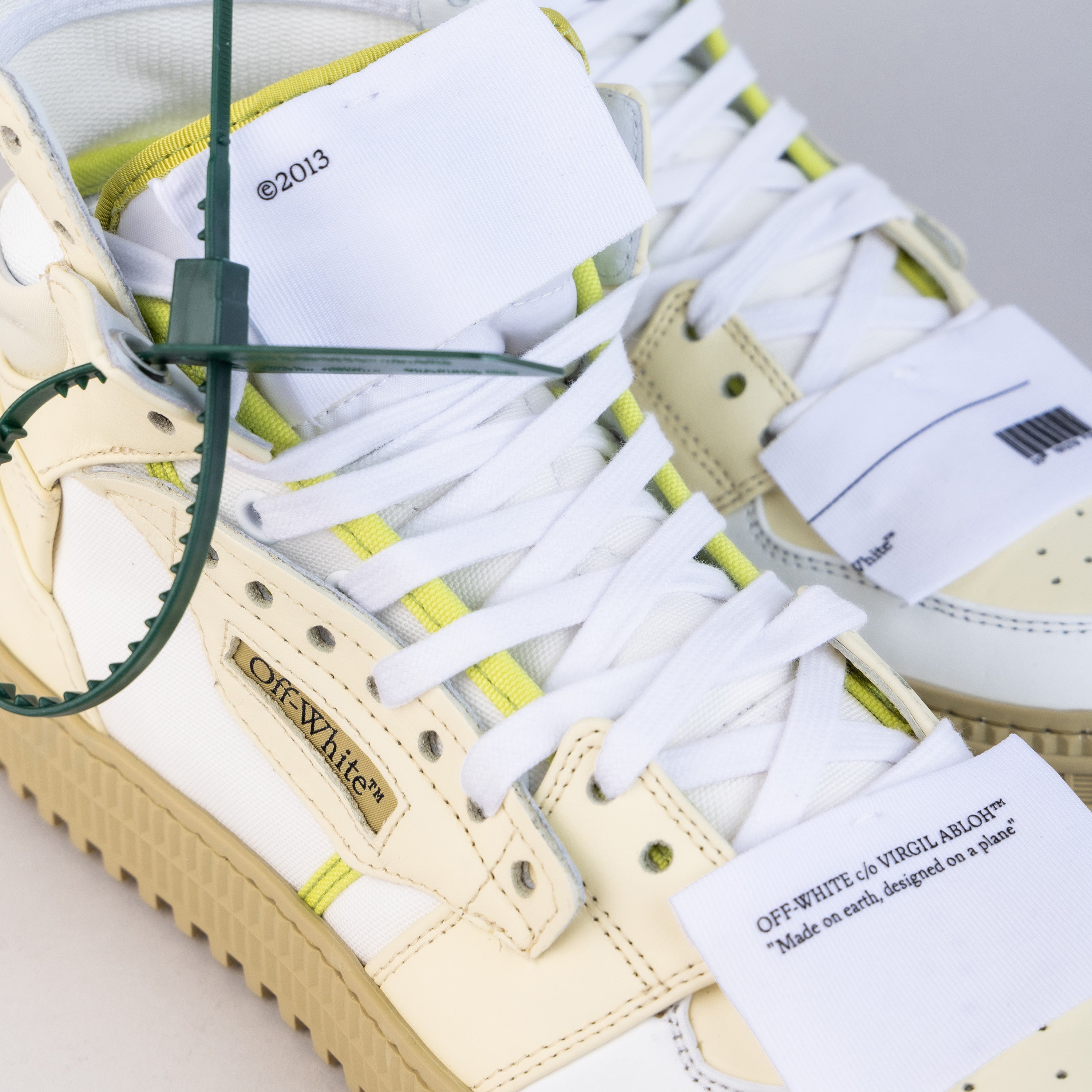 Sneakers High Top Crema Off-White Off Court