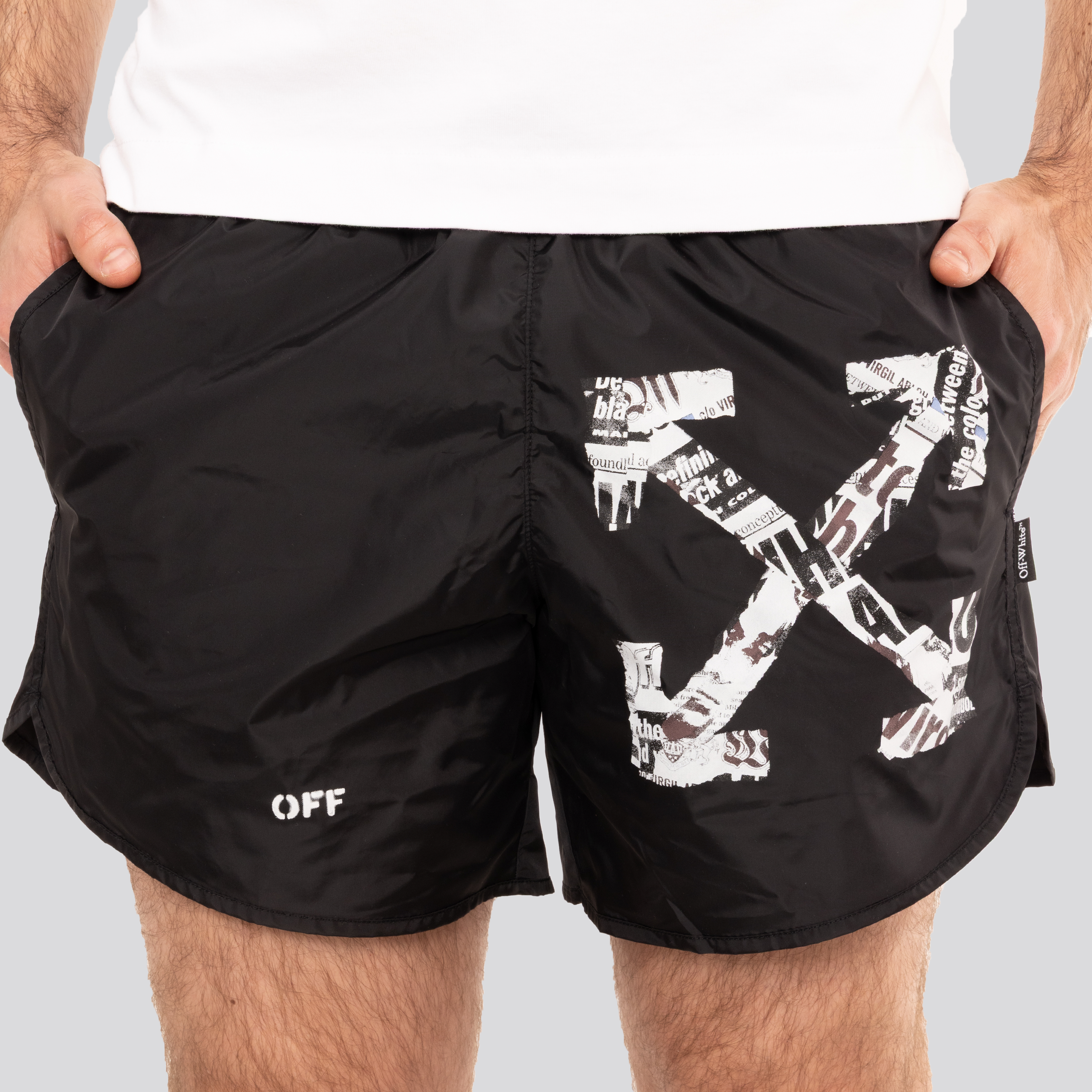 Pantaloneta Negra Off-White Newspaper