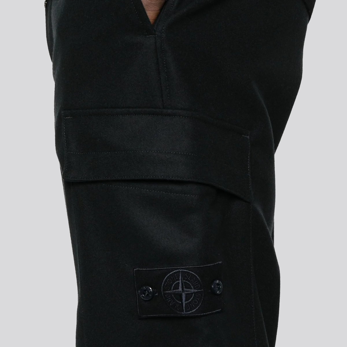 Pantalón Negro Stone Island Ghost