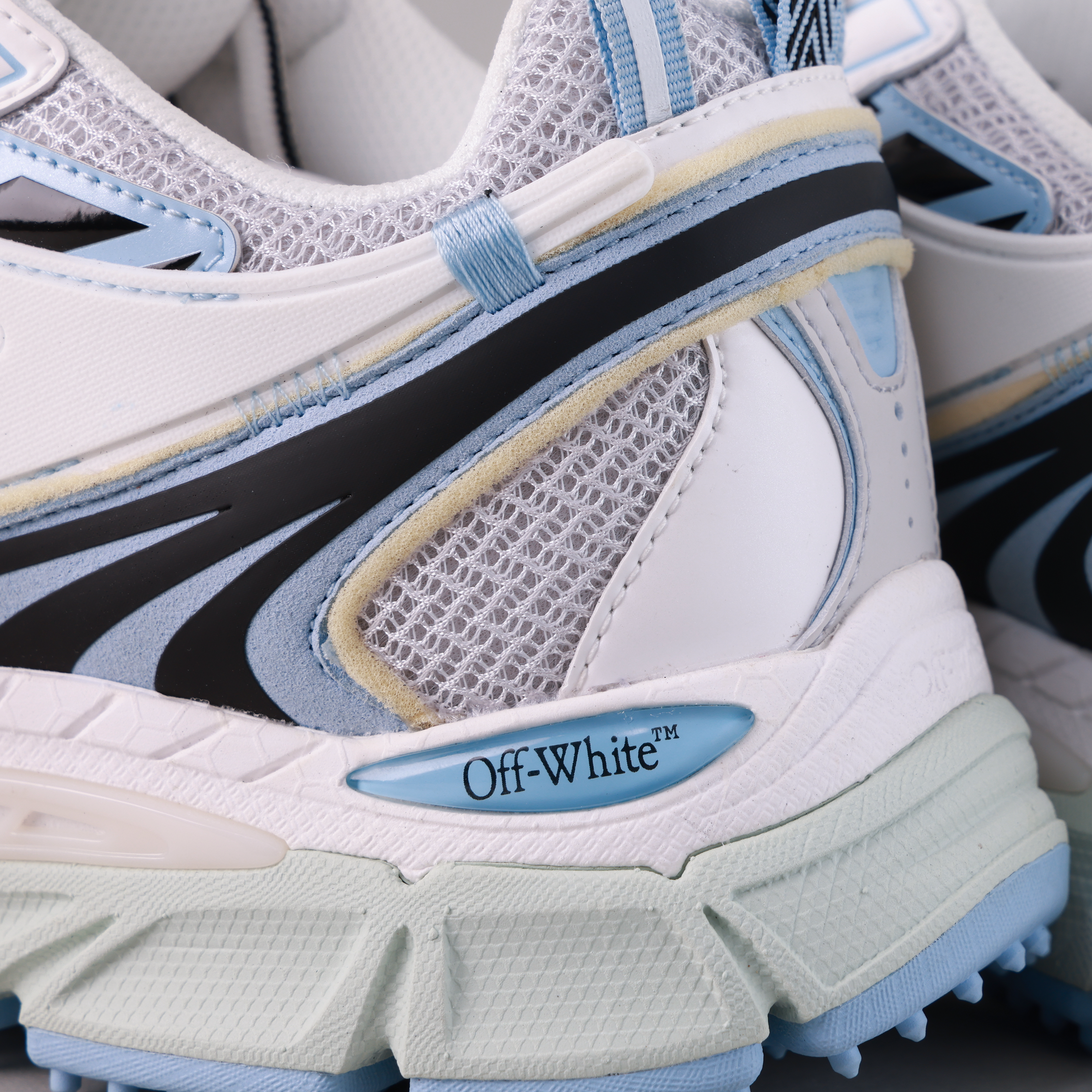 Sneakers Blanco Celeste Off-White "Be Right Back"