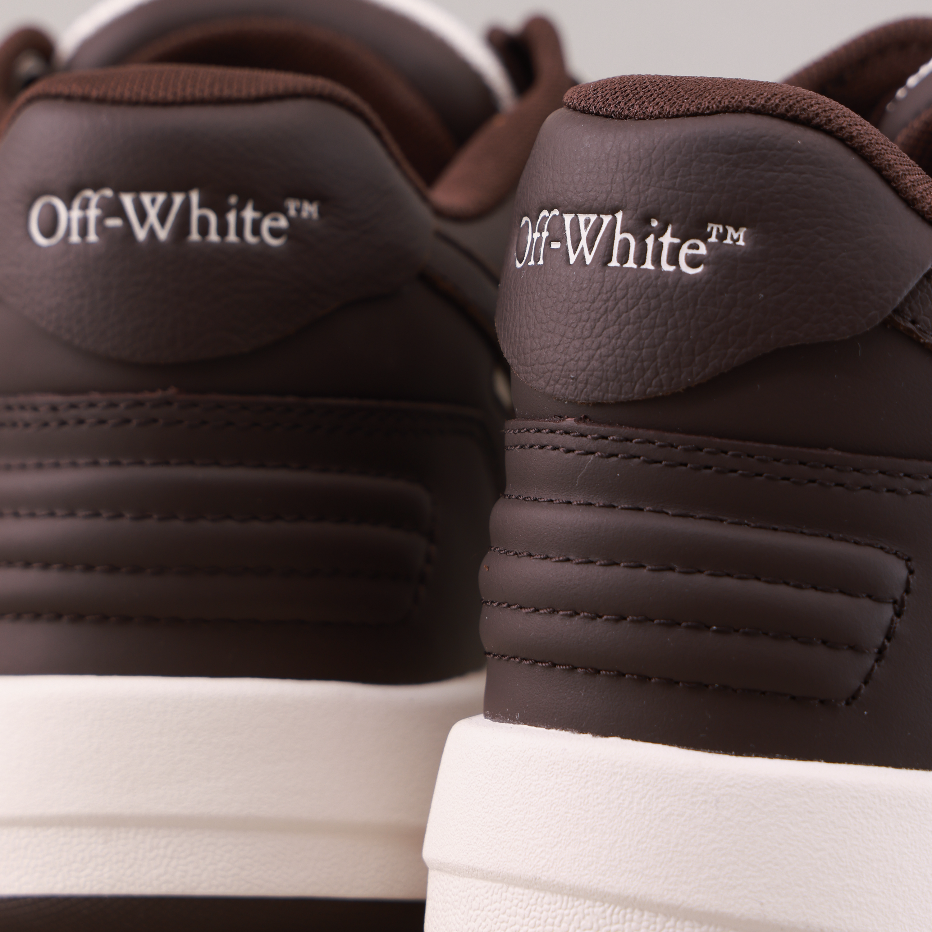 Sneakers Café Off-White OOO