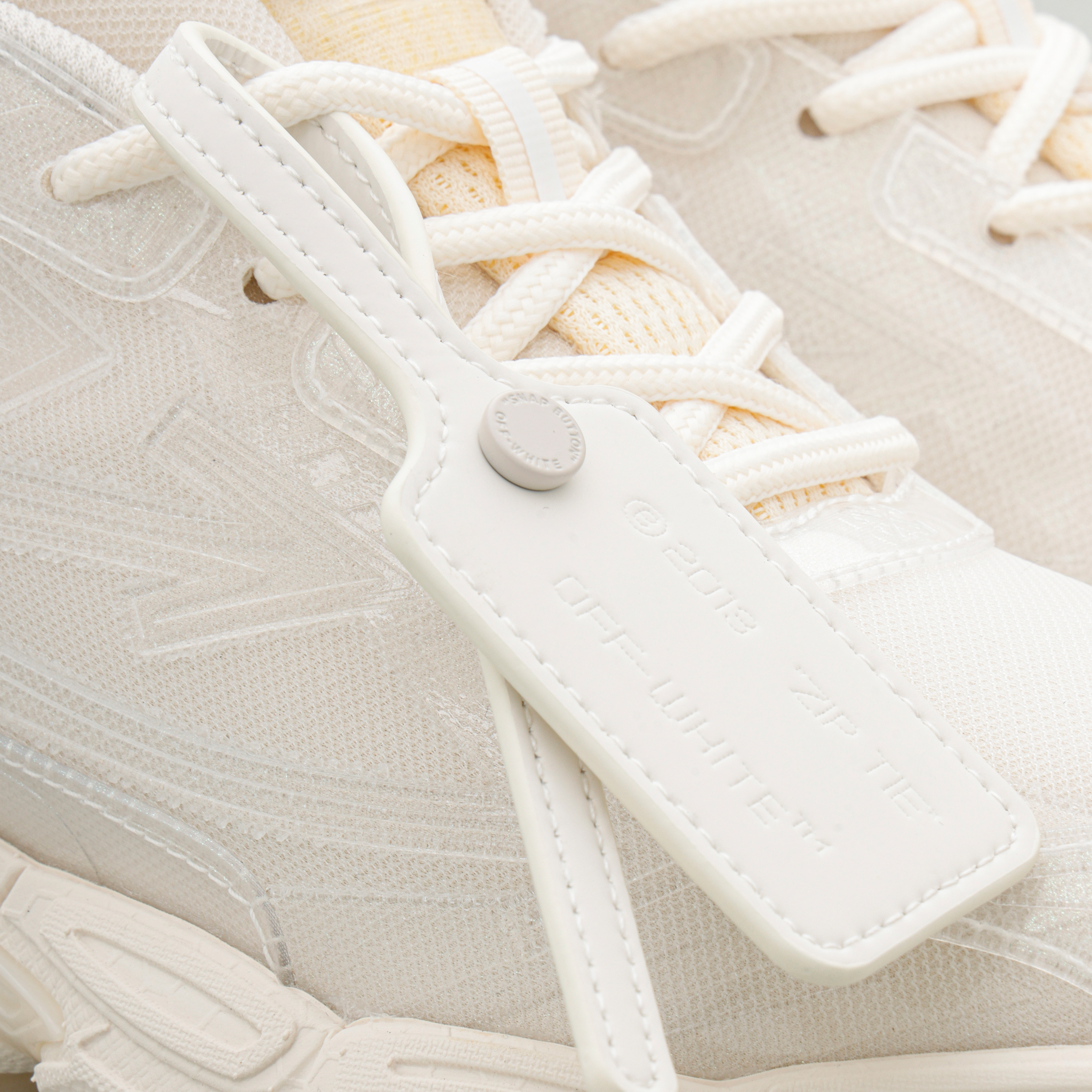 Sneakers Beige Off-White Translucent "Be Right Back"