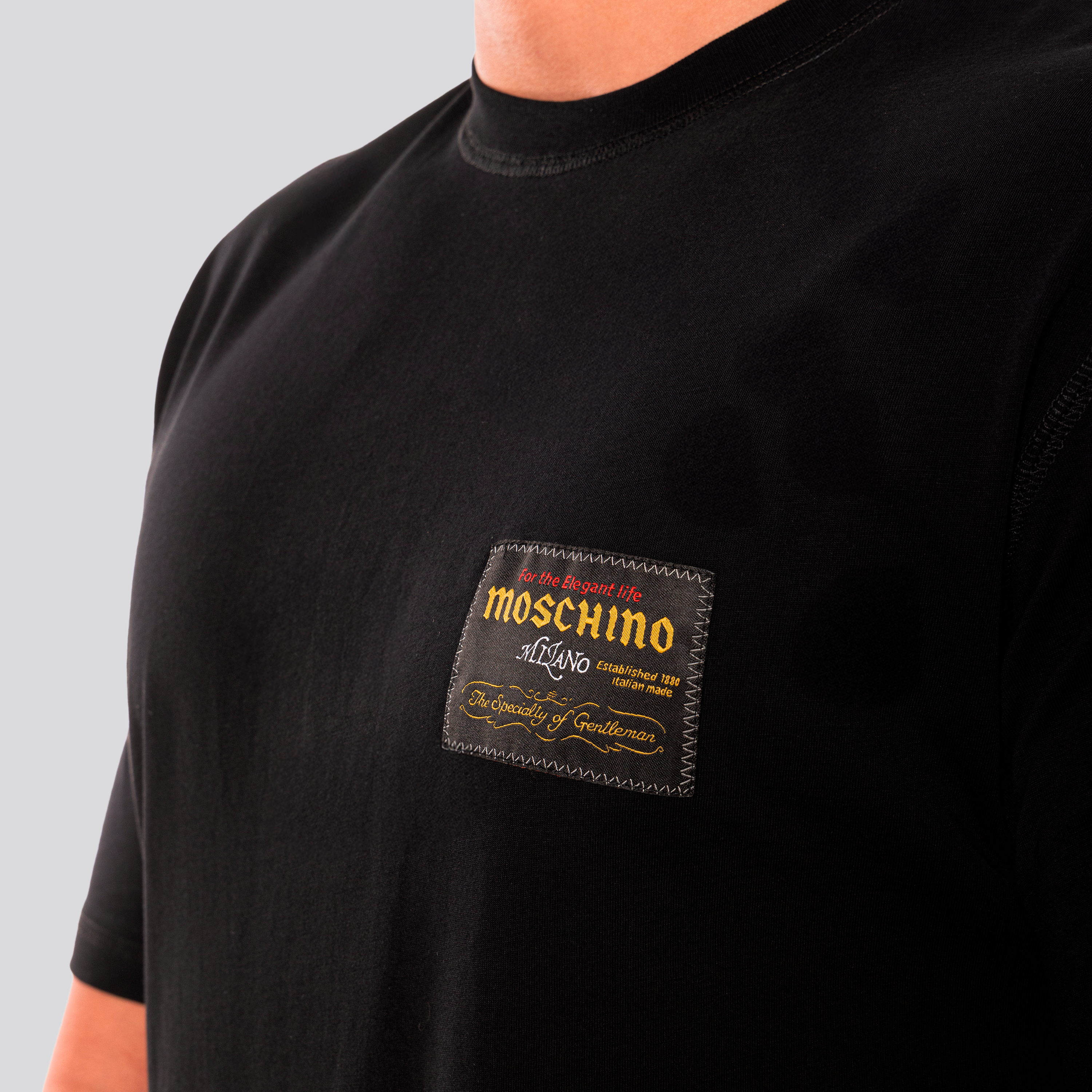 Camiseta Negra Moschino Tag