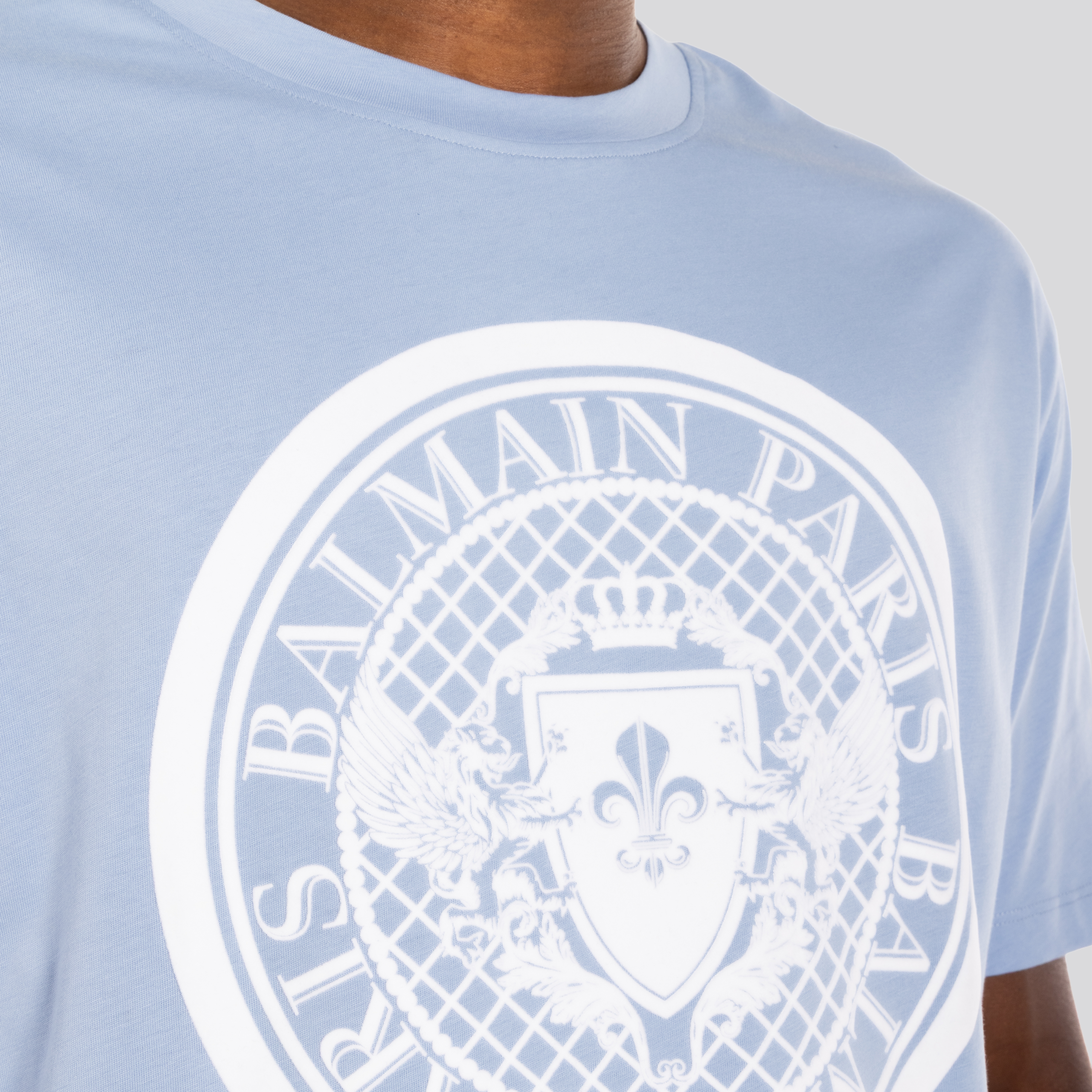 Camiseta Celeste Balmain Coin Flock