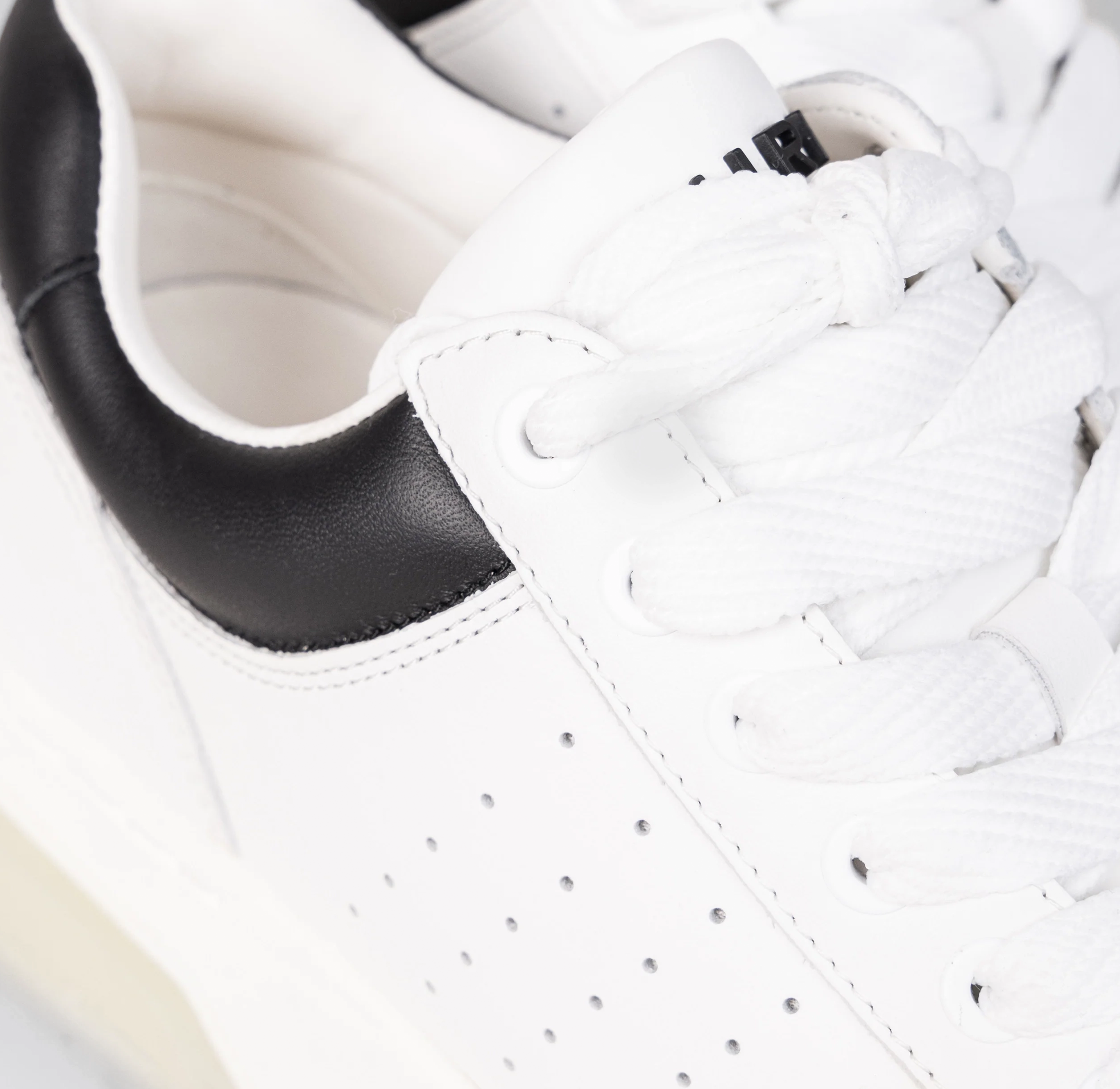 Sneakers Blanco AMIRI Negro Perforated