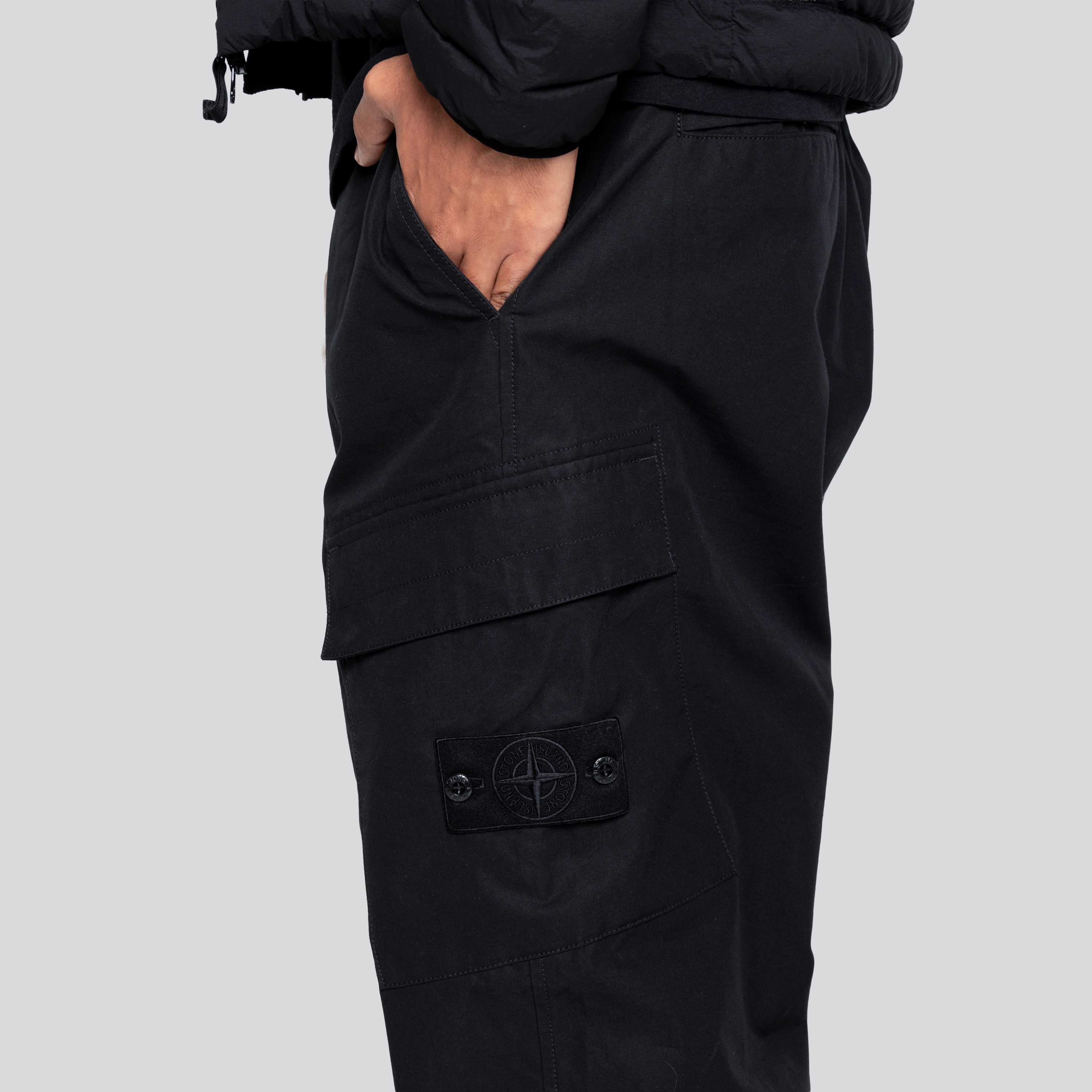 Pantalón Negro Stone Island Ghost