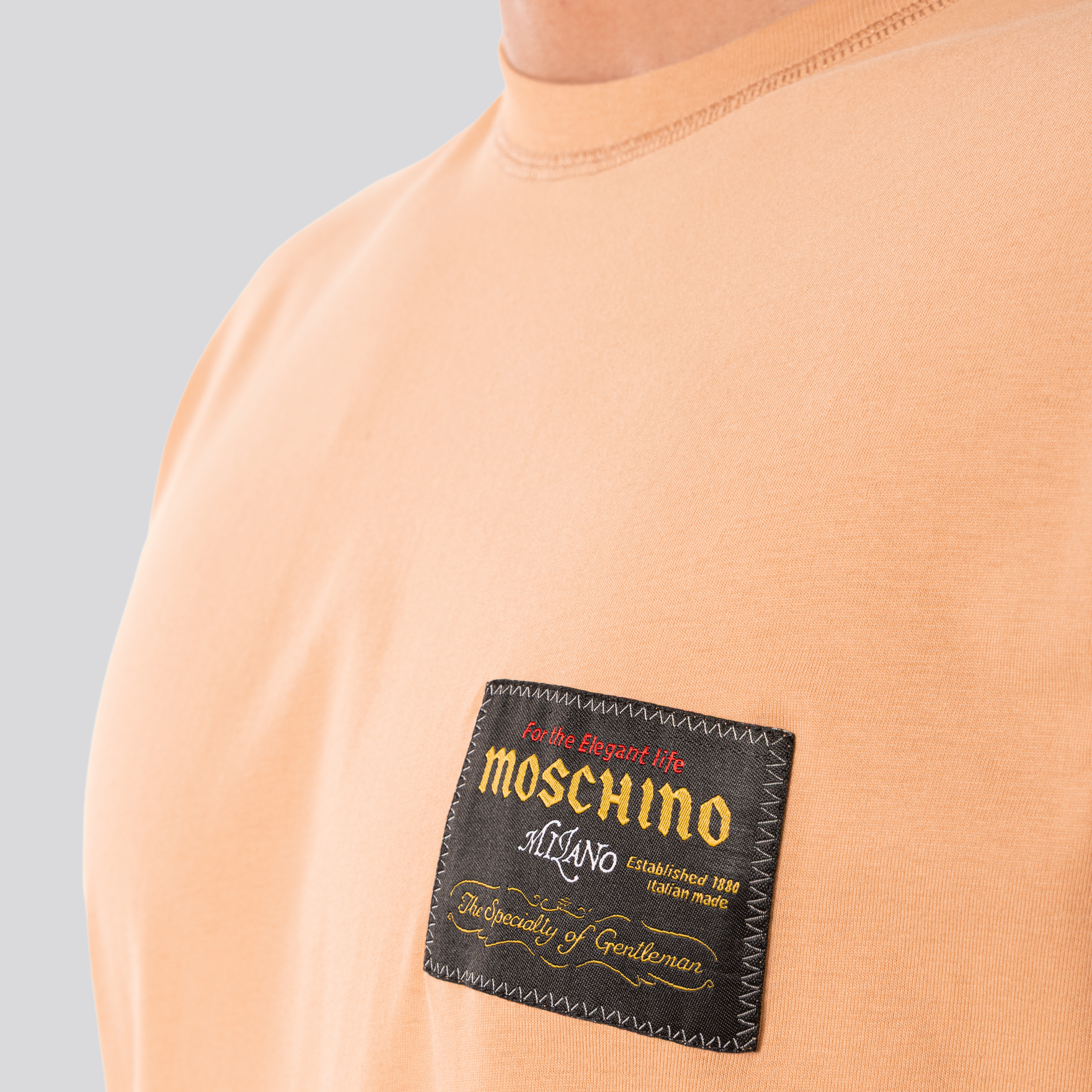Camiseta Beige Moschino Tag